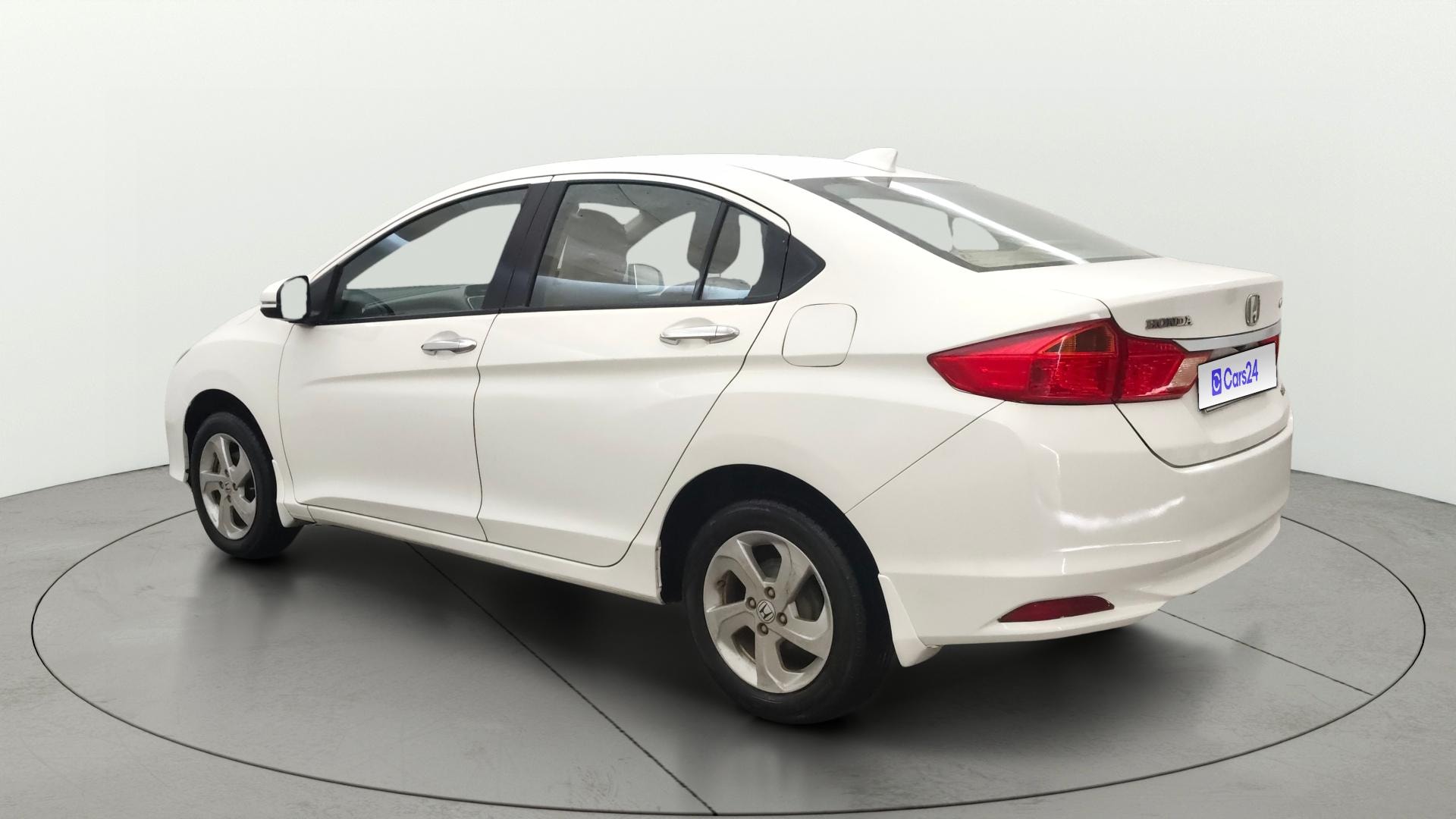View 2015 Honda City ZX MT Diesel Anniversary Edition Image 2 Used 2015 Honda City ZX MT Diesel Anniversary Edition Image 2
