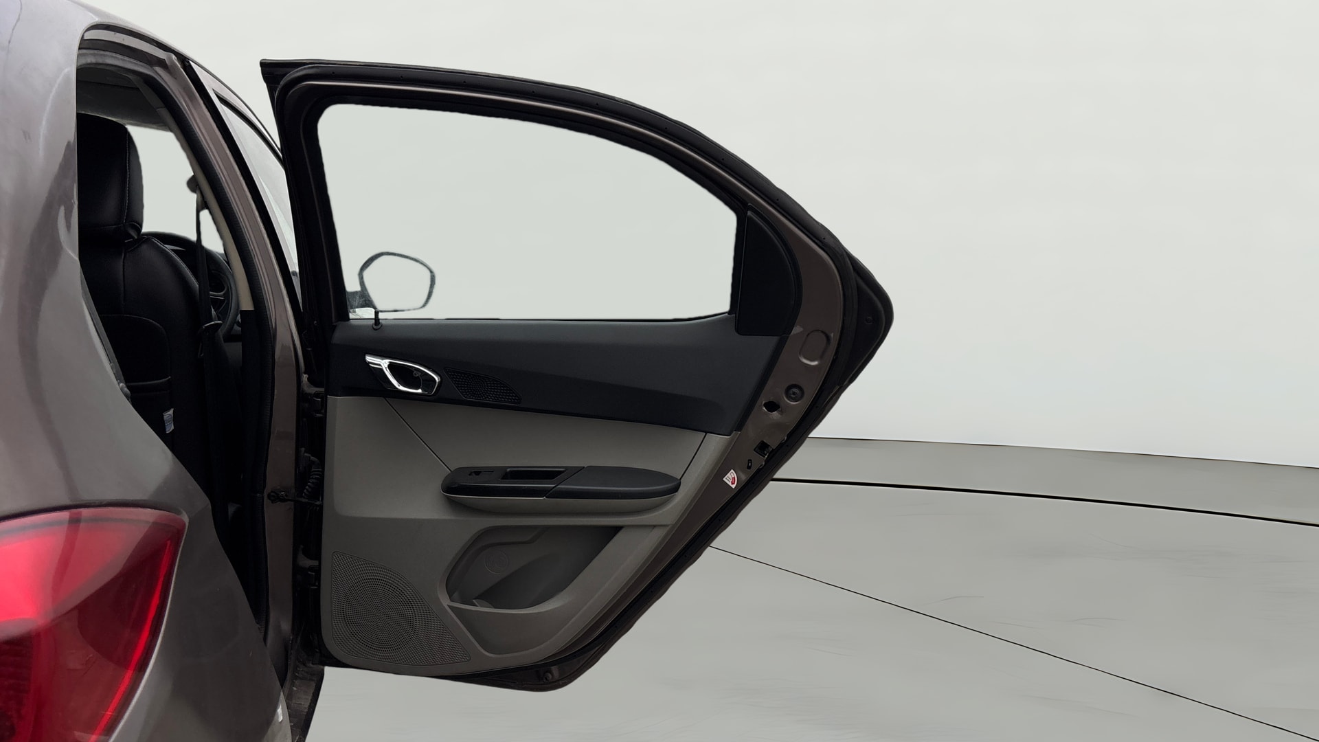 View 2018 Tata Tiago Revotorq XB Image 7 Used 2018 Tata Tiago Revotorq XB Image 7