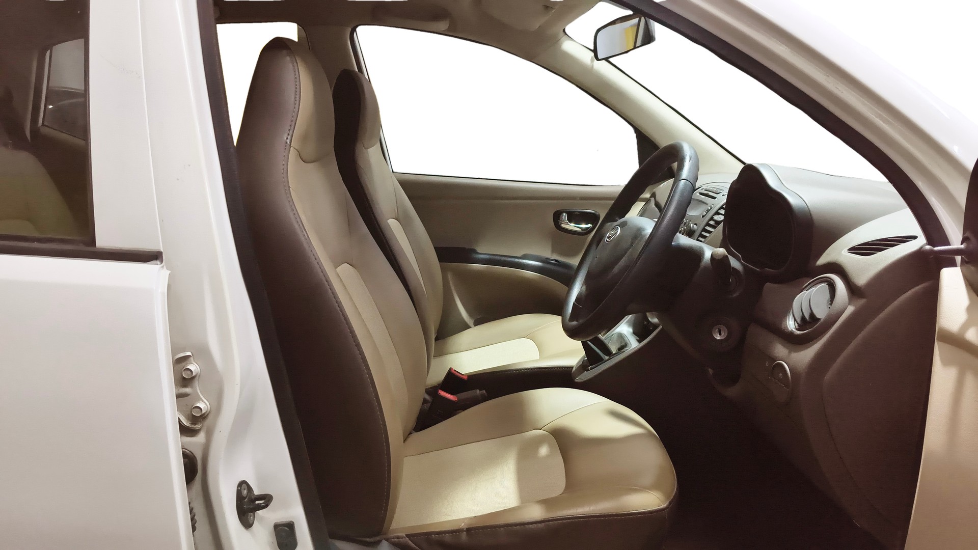 View 2015 Hyundai i10 1.2 Asta MT Image 25 Used 2015 Hyundai i10 1.2 Asta MT Image 25