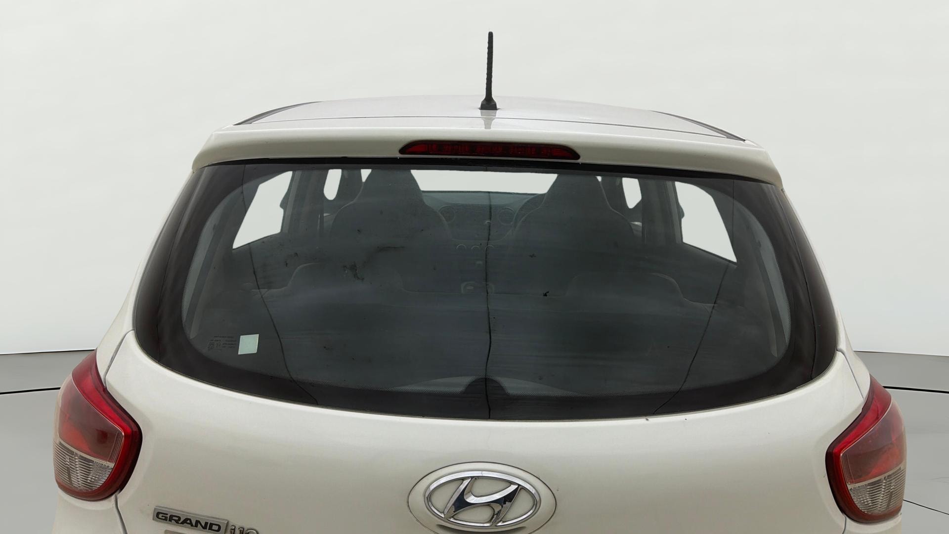 View 2017 Hyundai Grand i10 1.2 Magna Petrol AT Image 4 Used 2017 Hyundai Grand i10 1.2 Magna Petrol AT Image 4
