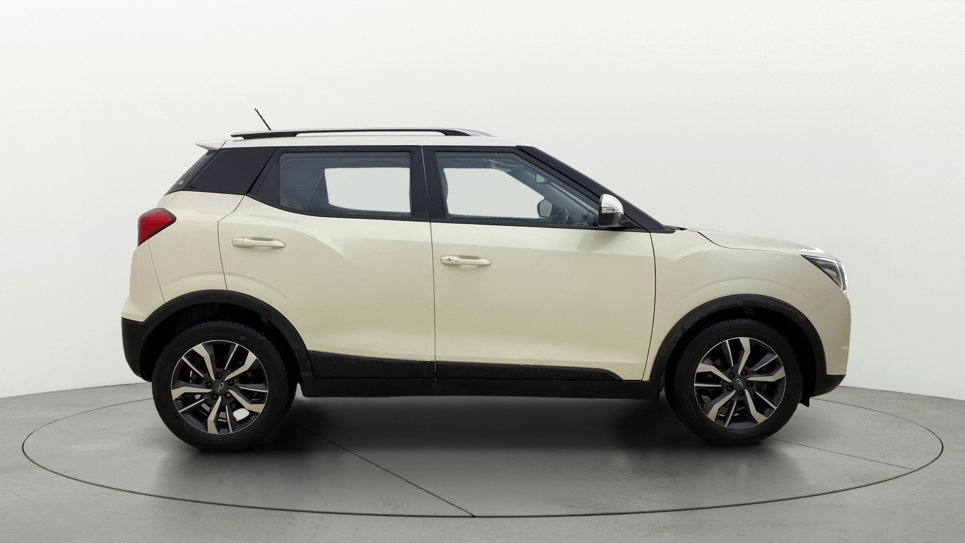 View 2019 Mahindra XUV300 W4 Petrol BS IV Image 28 Used 2019 Mahindra XUV300 W4 Petrol BS IV Image 28