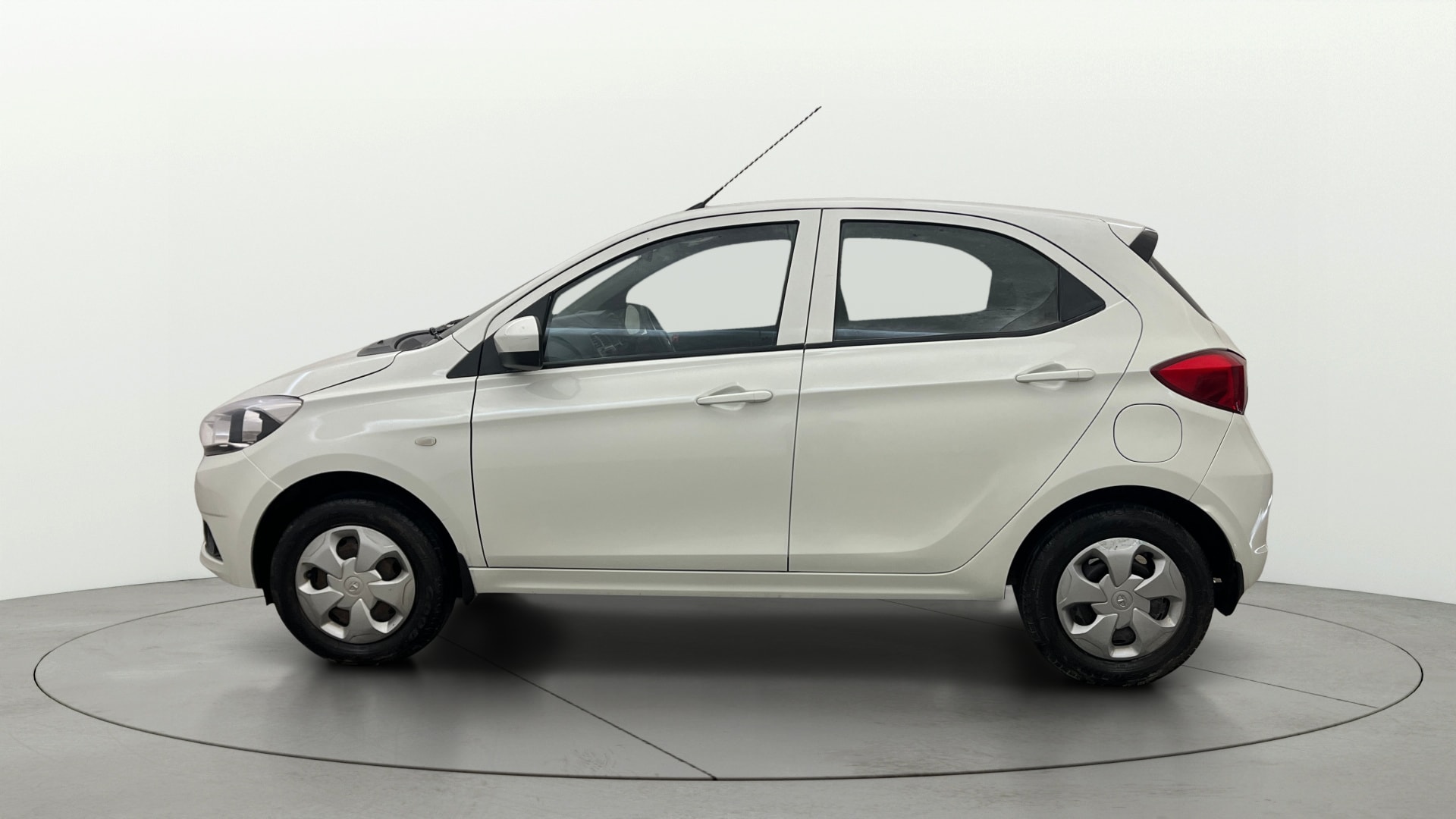 View 2018 Tata Tiago Revotorq XB Image 5 Used 2018 Tata Tiago Revotorq XB Image 5