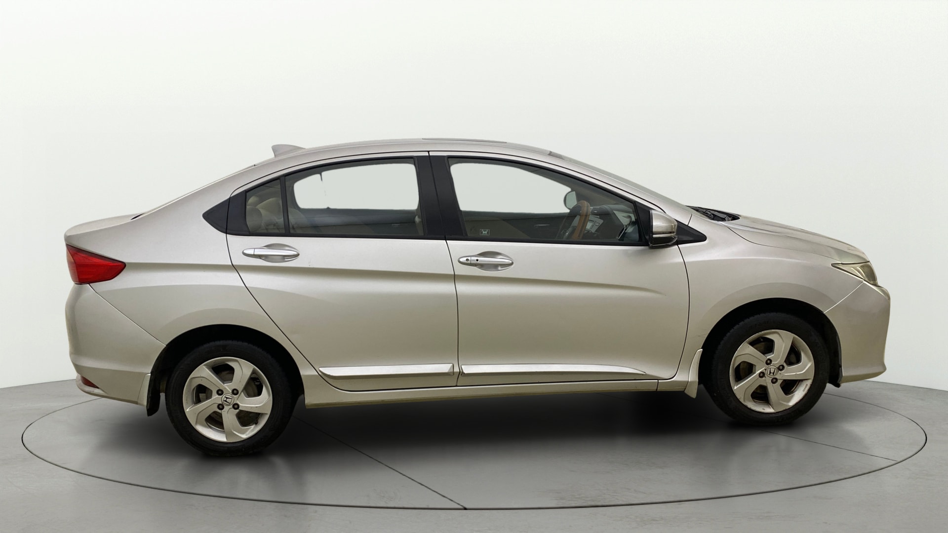 View 2015 Honda City ZX MT Diesel Anniversary Edition Image 9 Used 2015 Honda City ZX MT Diesel Anniversary Edition Image 9