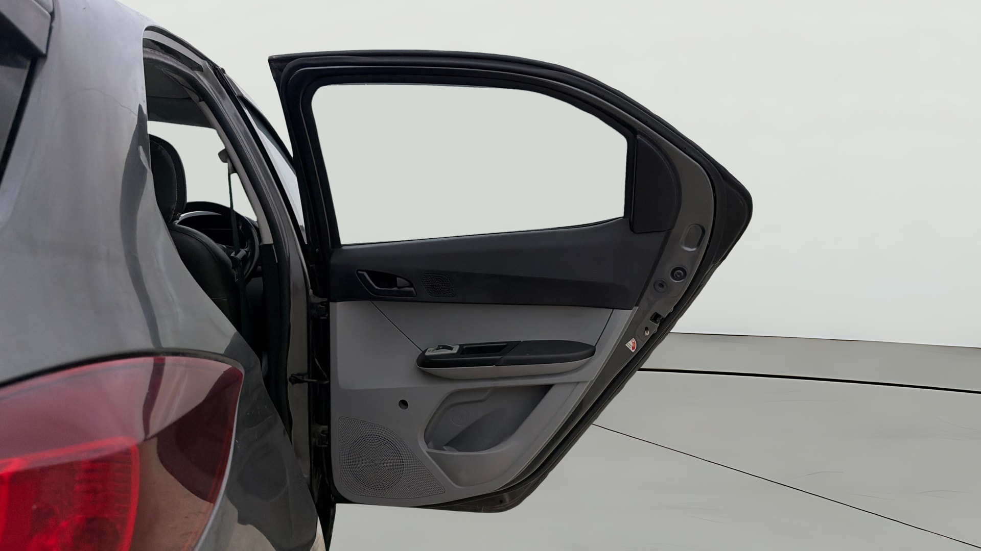View 2022 Tata Tiago Revotorq XB Image 7 Used 2022 Tata Tiago Revotorq XB Image 7