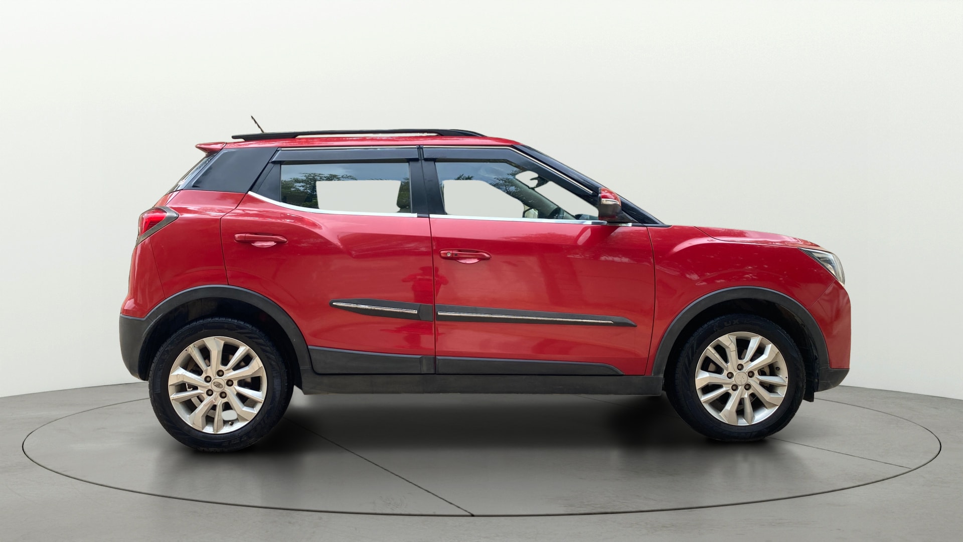 View 2019 Mahindra XUV300 W4 Petrol BS IV Image 28 Used 2019 Mahindra XUV300 W4 Petrol BS IV Image 28