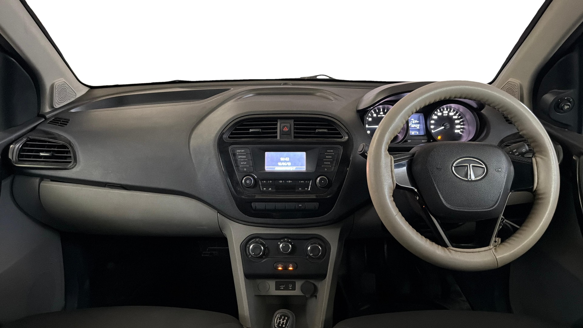 View 2018 Tata Tiago Revotorq XB Image 15 Used 2018 Tata Tiago Revotorq XB Image 15