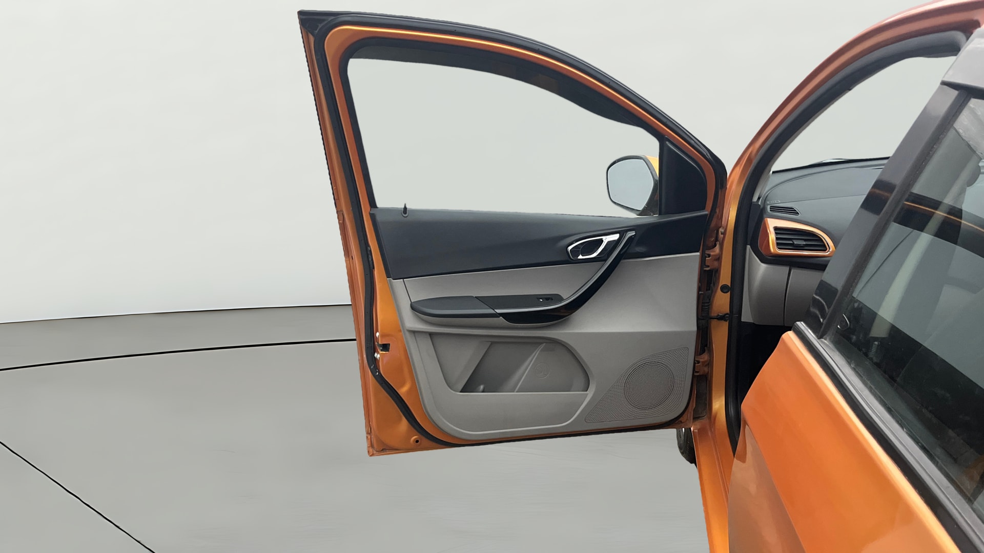 View 2018 Tata Tiago Revotorq XB Image 30 Used 2018 Tata Tiago Revotorq XB Image 30