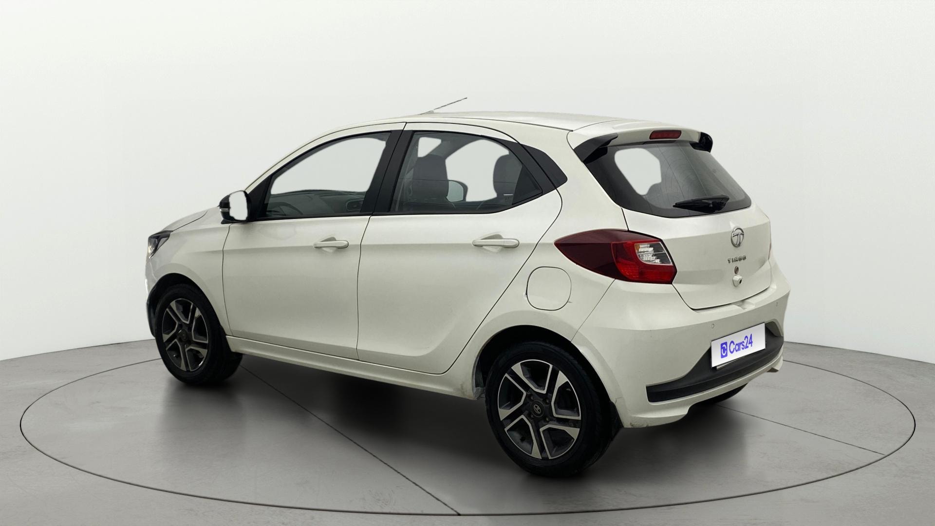 View 2021 Tata Tiago Revotorq XB Image 2 Used 2021 Tata Tiago Revotorq XB Image 2