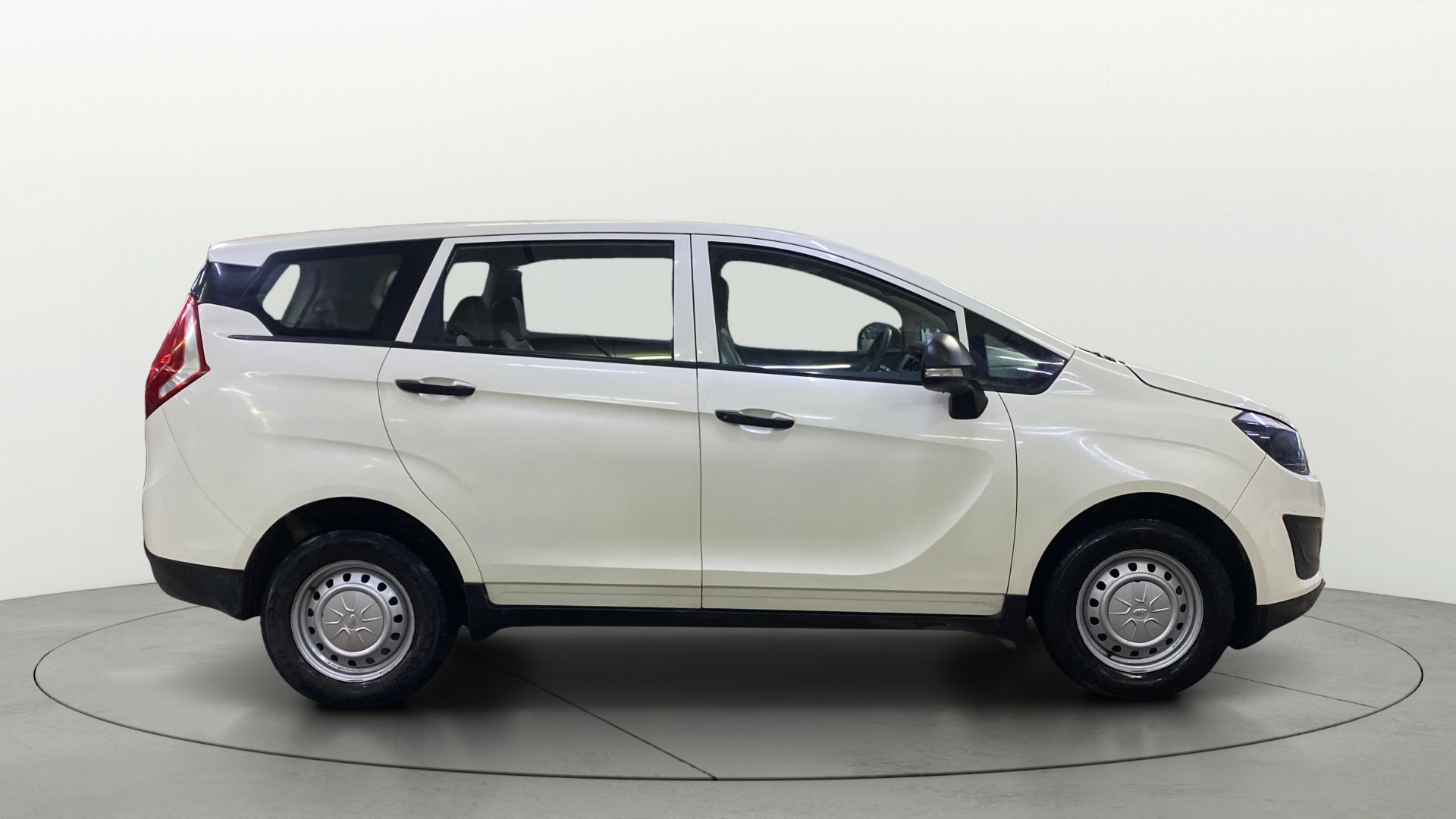 View 2021 Mahindra Marazzo M4 Plus 7-Seater Image 8 Used 2021 Mahindra Marazzo M4 Plus 7-Seater Image 8