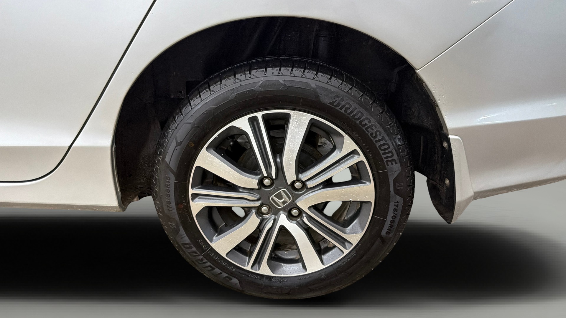 View 2017 Honda City ZX MT Diesel Anniversary Edition Image 8 Used 2017 Honda City ZX MT Diesel Anniversary Edition Image 8