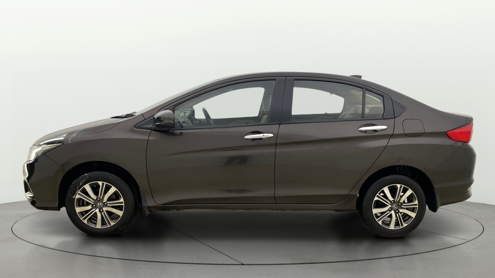 View 2022 Honda City ZX MT Diesel Anniversary Edition Image 6 Used 2022 Honda City ZX MT Diesel Anniversary Edition Image 6