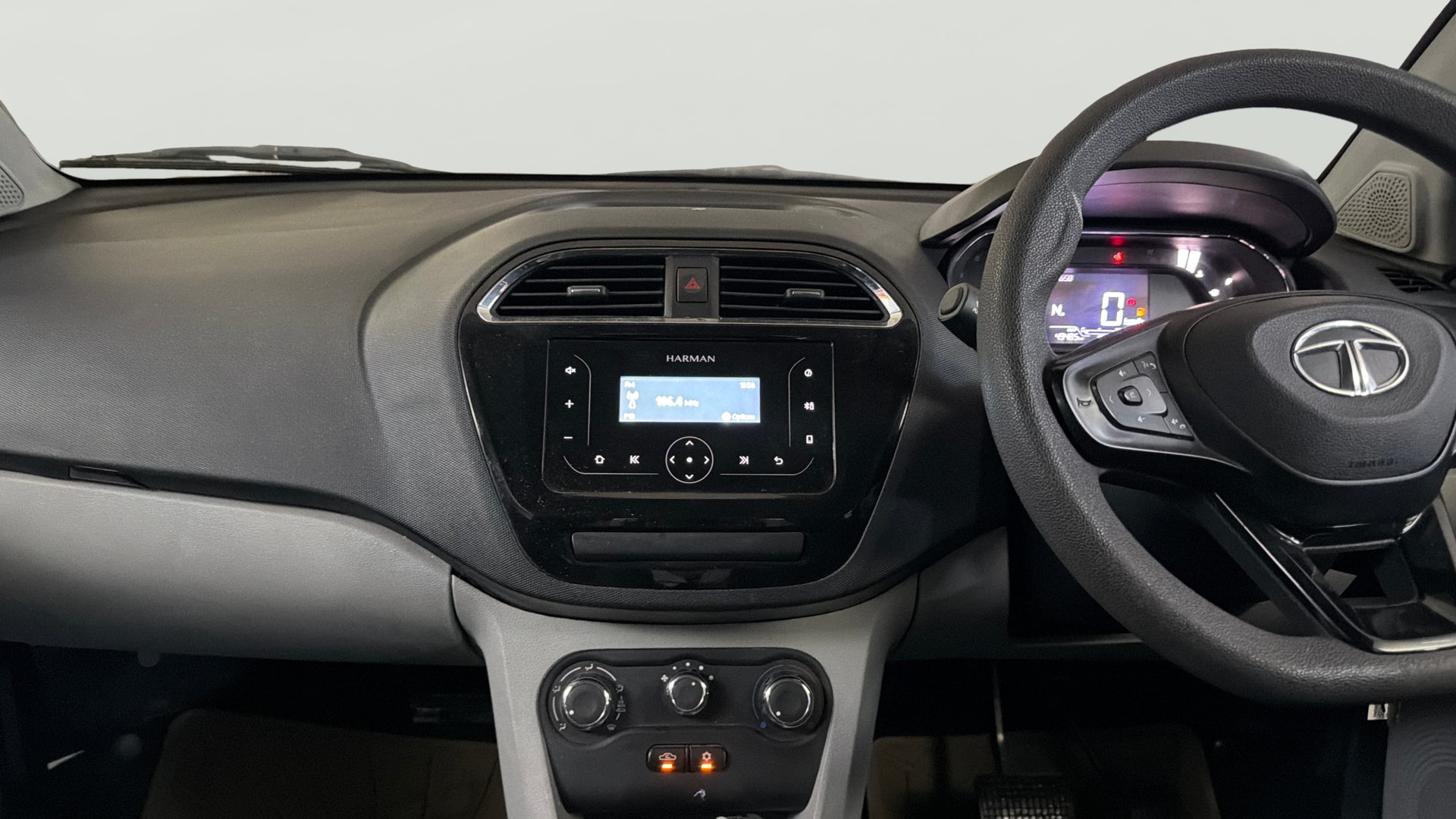View 2021 Tata Tiago Revotorq XB Image 17 Used 2021 Tata Tiago Revotorq XB Image 17