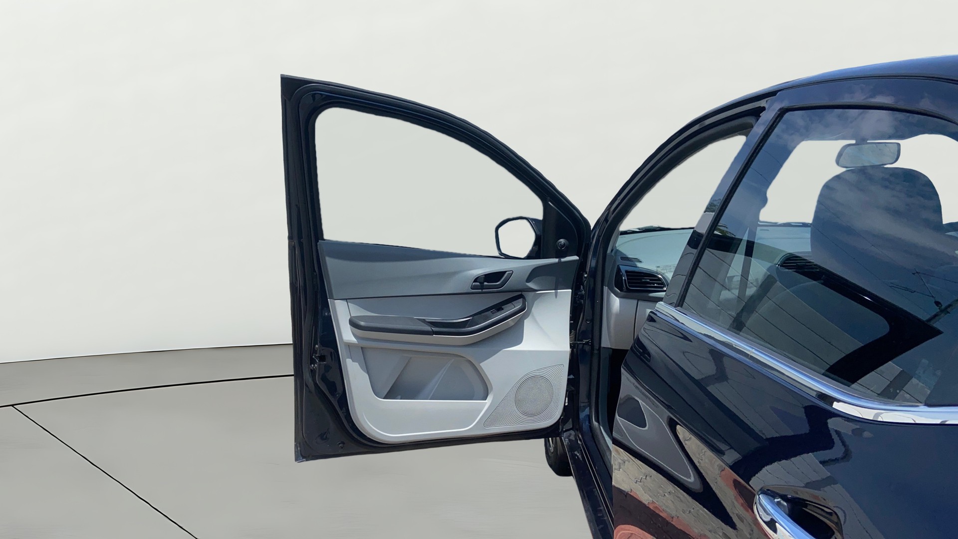 View 2025 Tata Tiago Revotorq XB Image 30 Used 2025 Tata Tiago Revotorq XB Image 30
