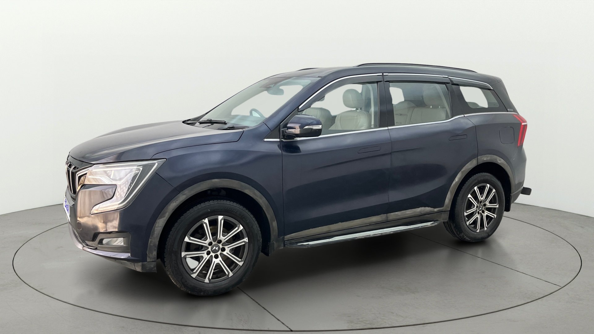 View 2022 Mahindra XUV700 MX Petrol 5 STR Image 23 Used 2022 Mahindra XUV700 MX Petrol 5 STR Image 23