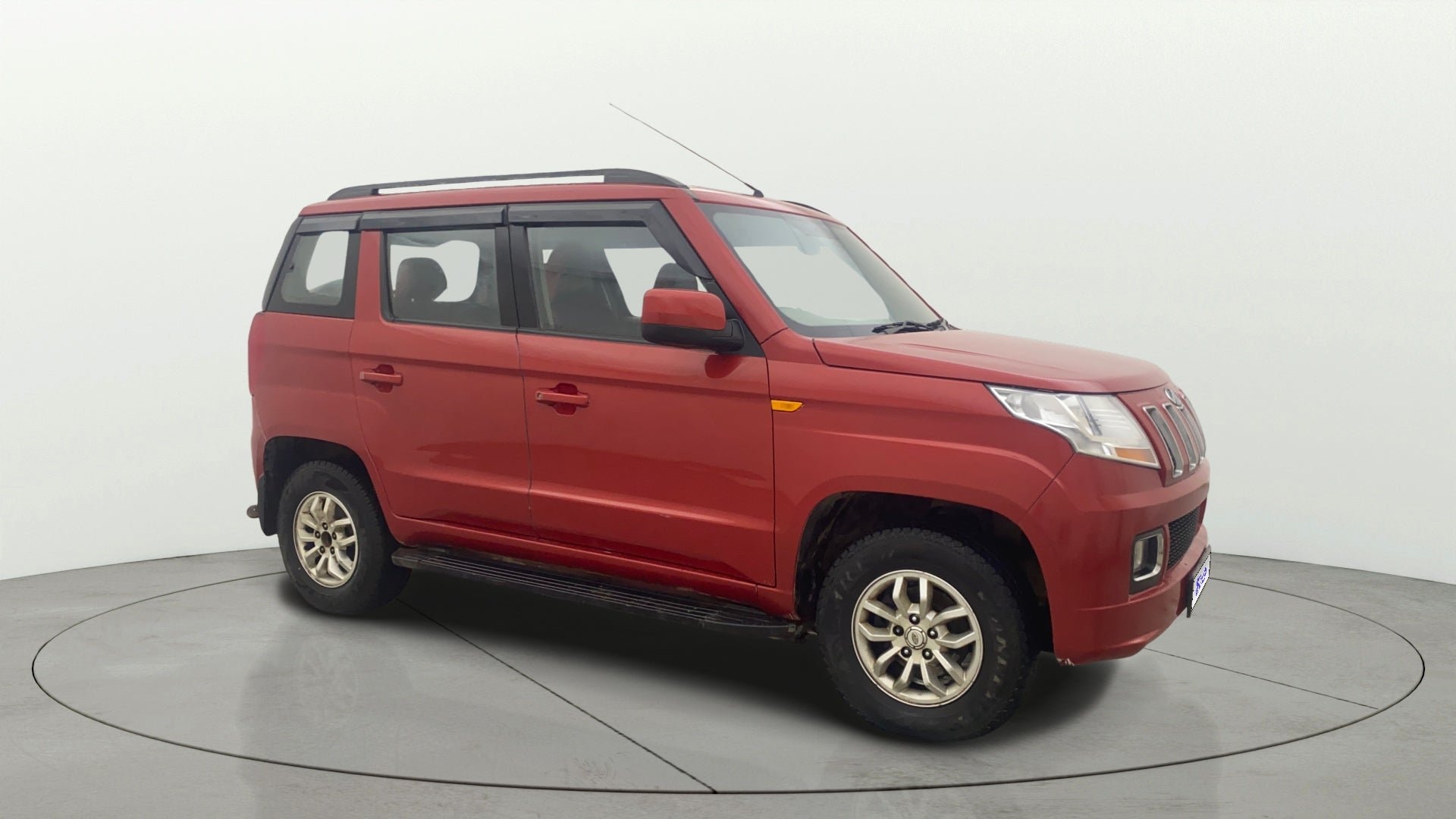 View 2017 Mahindra TUV300 T8 AMT Image 13 Used 2017 Mahindra TUV300 T8 AMT Image 13