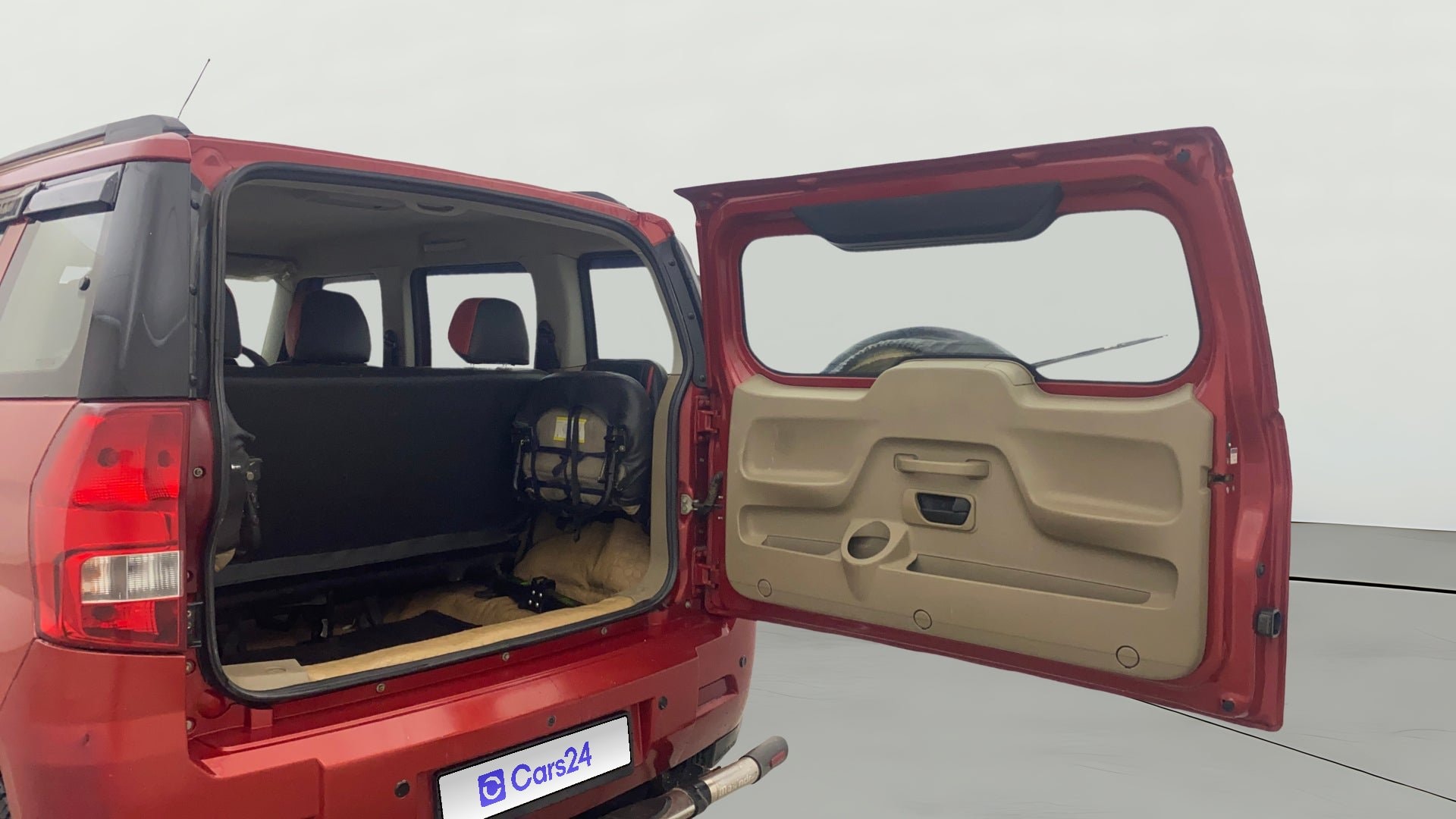 View 2017 Mahindra TUV300 T8 AMT Image 31 Used 2017 Mahindra TUV300 T8 AMT Image 31