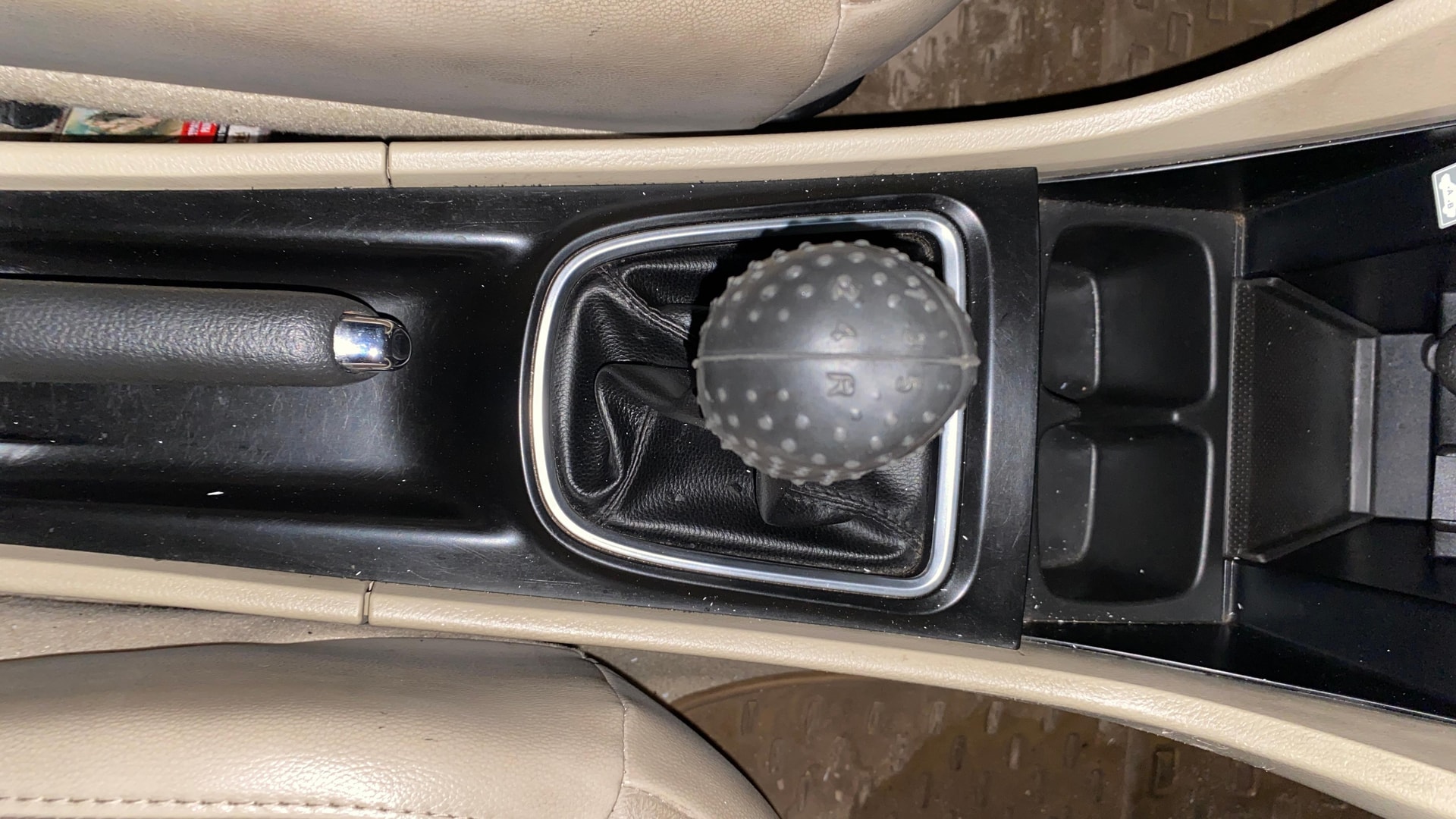 View 2017 Maruti Suzuki 1000 Base Variant Image 39 Used 2017 Maruti Suzuki 1000 Base Variant Image 39