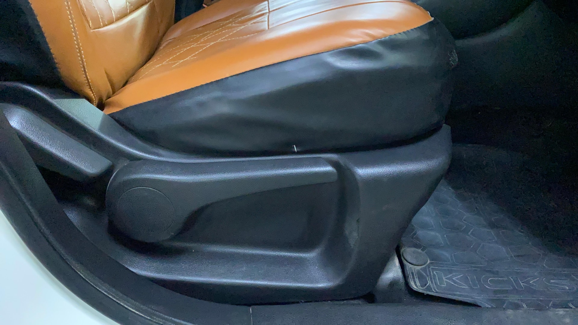 Used 2021 Nissan Kicks Used 2021 Nissan Kicks