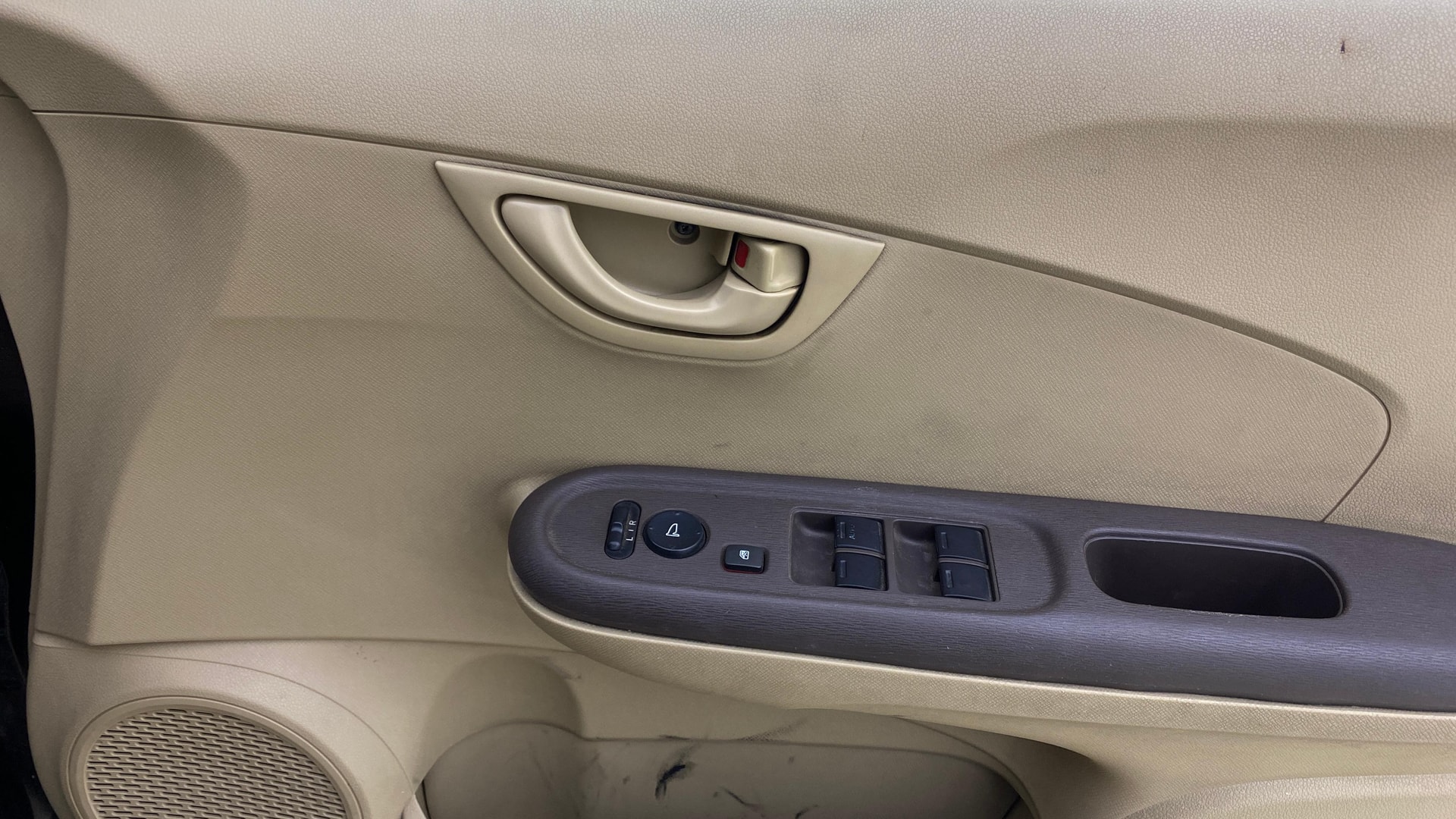 View 2013 Honda Amaze E MT Petrol BS IV Image 36 Used 2013 Honda Amaze E MT Petrol BS IV Image 36