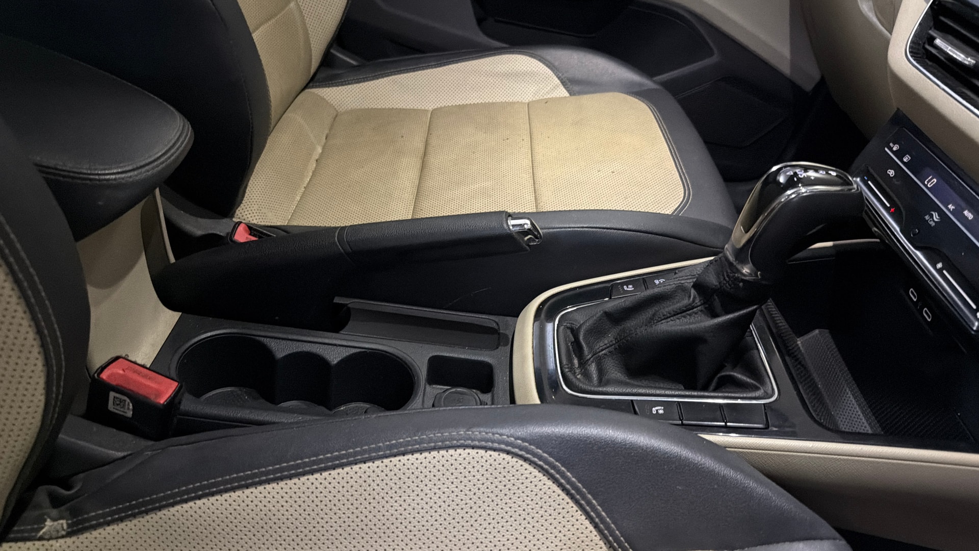 View 2022 Skoda Slavia Style 1.5 TSI DSG Image 41 Used 2022 Skoda Slavia Style 1.5 TSI DSG Image 41