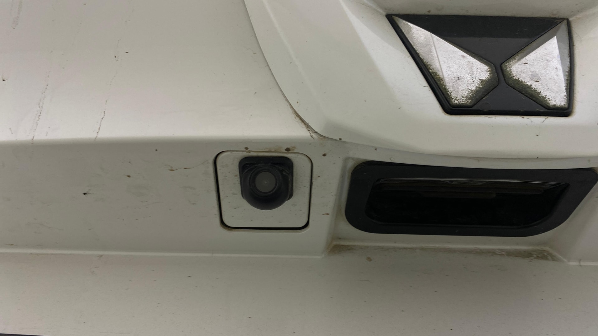 View 2022 Mahindra XUV700 MX Petrol 5 STR Image 24 Used 2022 Mahindra XUV700 MX Petrol 5 STR Image 24