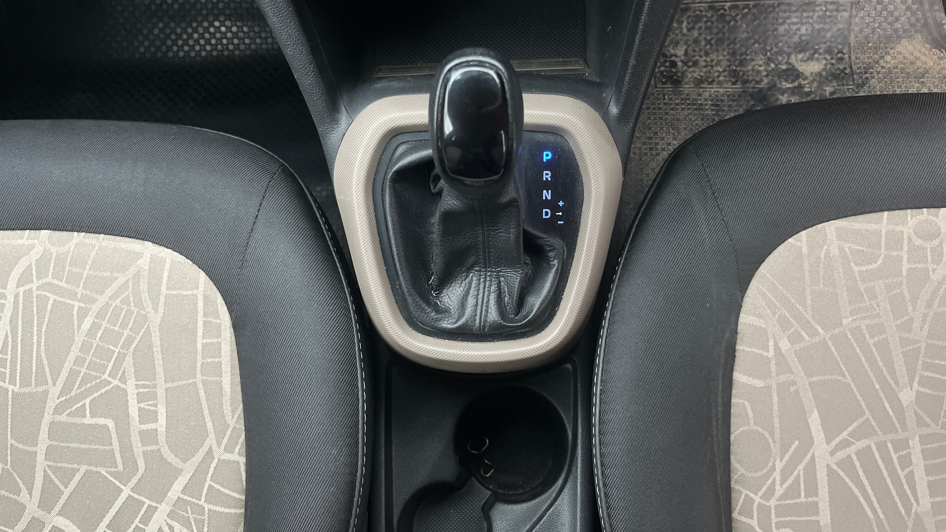 View 2015 Hyundai Grand i10 Asta AT 1.2 Kappa VTVT Image 40 Used 2015 Hyundai Grand i10 Asta AT 1.2 Kappa VTVT Image 40