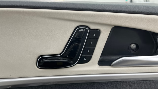 View Mahindra XUV700 Image 12 Used Mahindra XUV700 Image 12