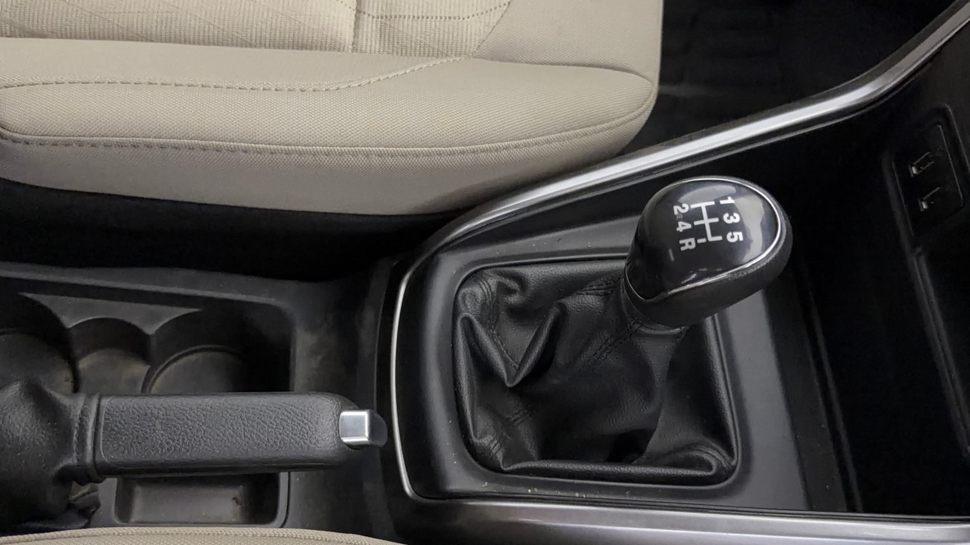 View 2019 Ford EcoSport 1.5 TDCi Diesel Ambiente BS IV Image 40 Used 2019 Ford EcoSport 1.5 TDCi Diesel Ambiente BS IV Image 40
