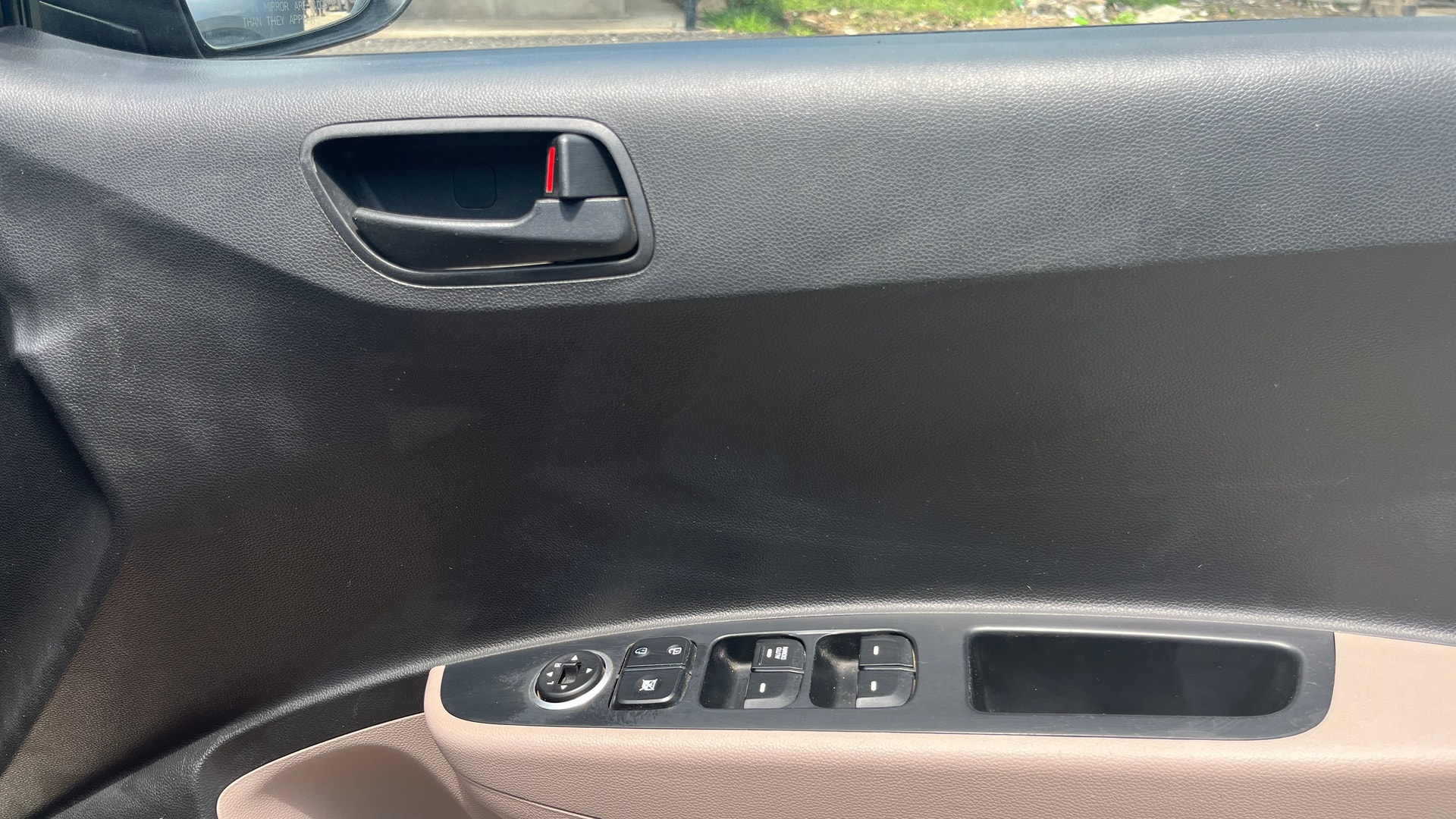 View 2016 Hyundai Grand i10 1.2 Magna Petrol AT Image 37 Used 2016 Hyundai Grand i10 1.2 Magna Petrol AT Image 37