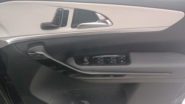 View Mahindra XUV700 Image 41 Used Mahindra XUV700 Image 41