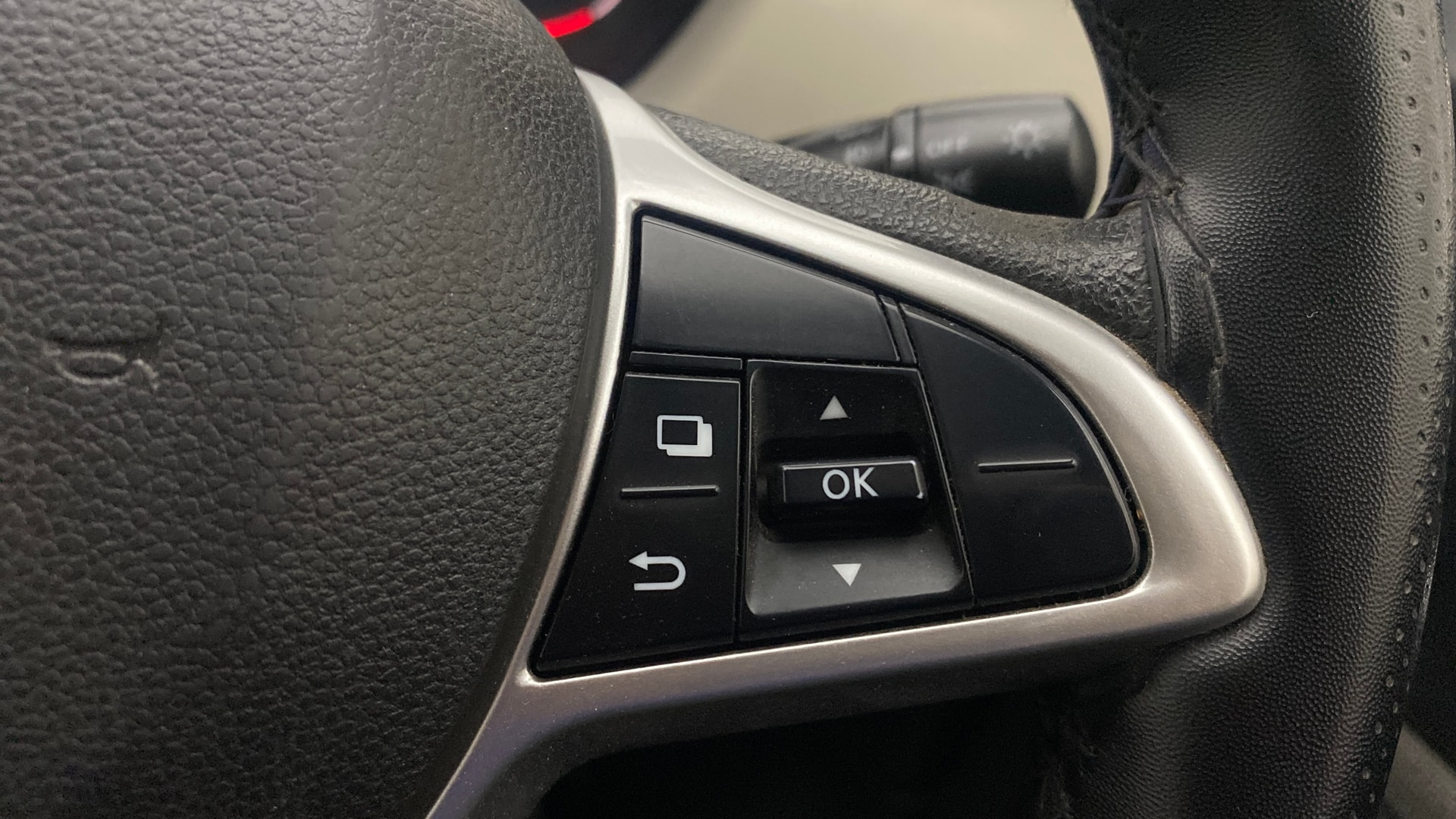 View 2022 Nissan Magnite Turbo XV Premium CVT Image 3 Used 2022 Nissan Magnite Turbo XV Premium CVT Image 3
