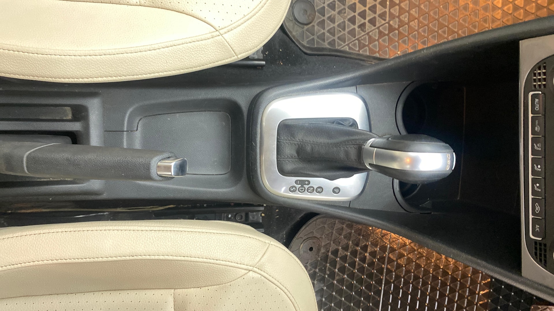 View 2019 Volkswagen Vento 1.2 L TSI Comfortline Petrol AT Image 39 Used 2019 Volkswagen Vento 1.2 L TSI Comfortline Petrol AT Image 39