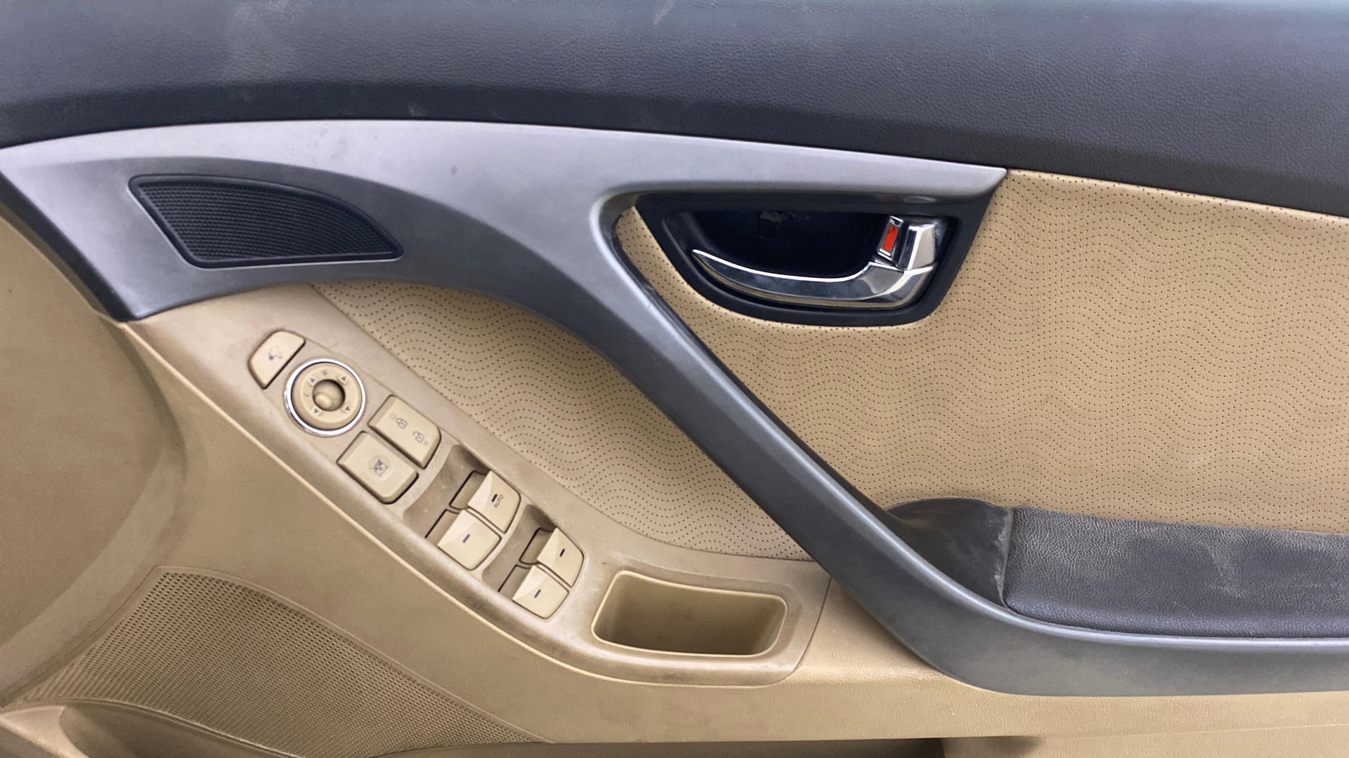 View 2013 Hyundai Elantra 1.6 CRDi S Image 34 Used 2013 Hyundai Elantra 1.6 CRDi S Image 34