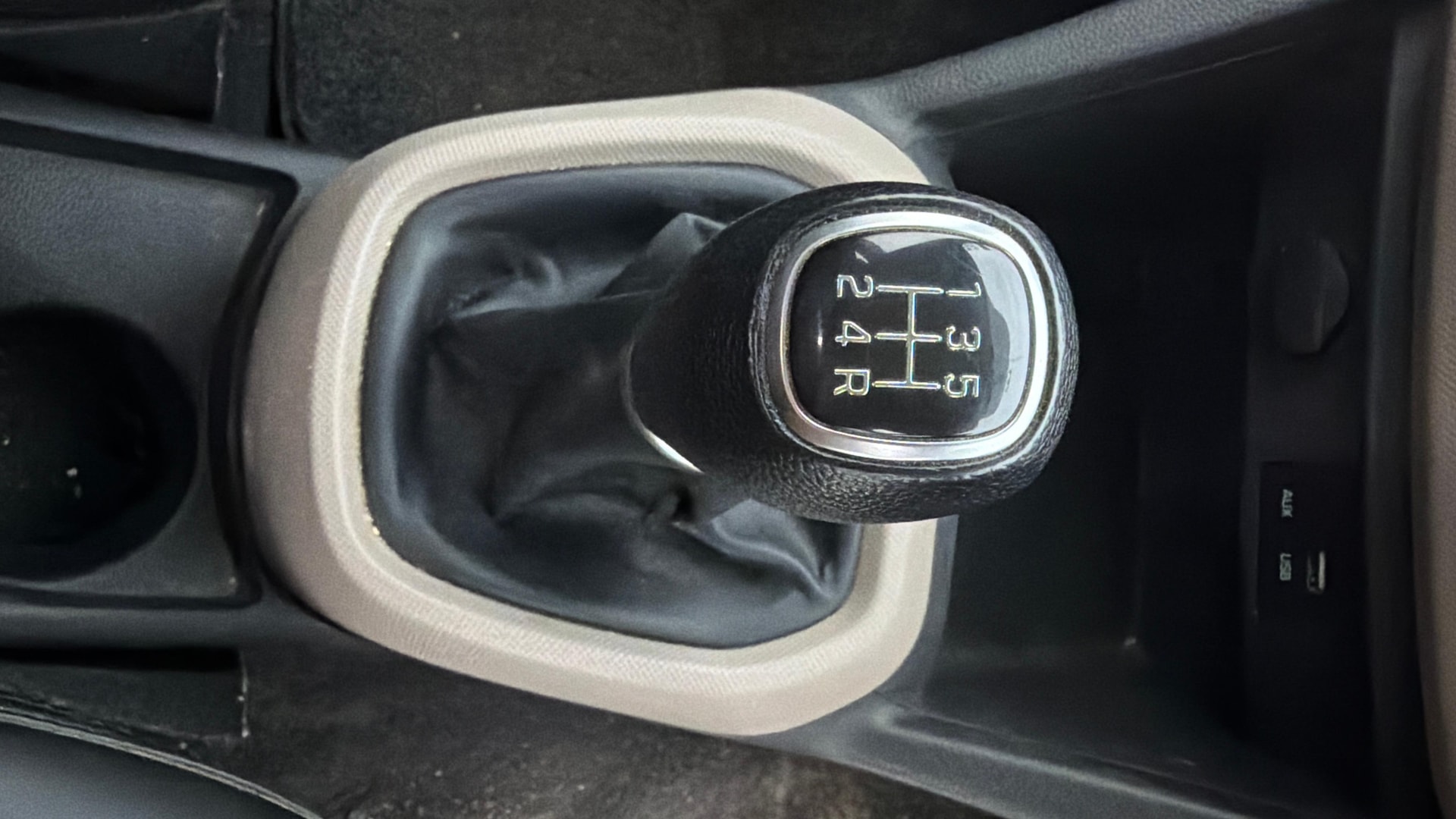View 2019 Hyundai Grand i10 1.2 Asta Petrol Image 39 Used 2019 Hyundai Grand i10 1.2 Asta Petrol Image 39
