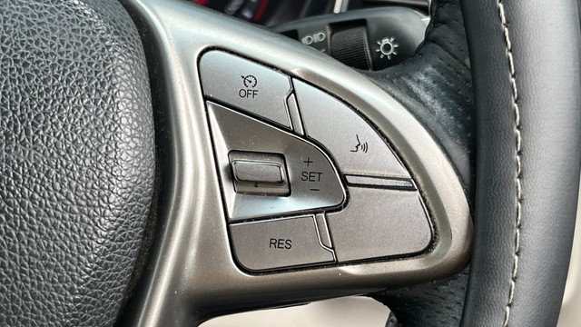 View Mahindra XUV300 Image 3 Used Mahindra XUV300 Image 3