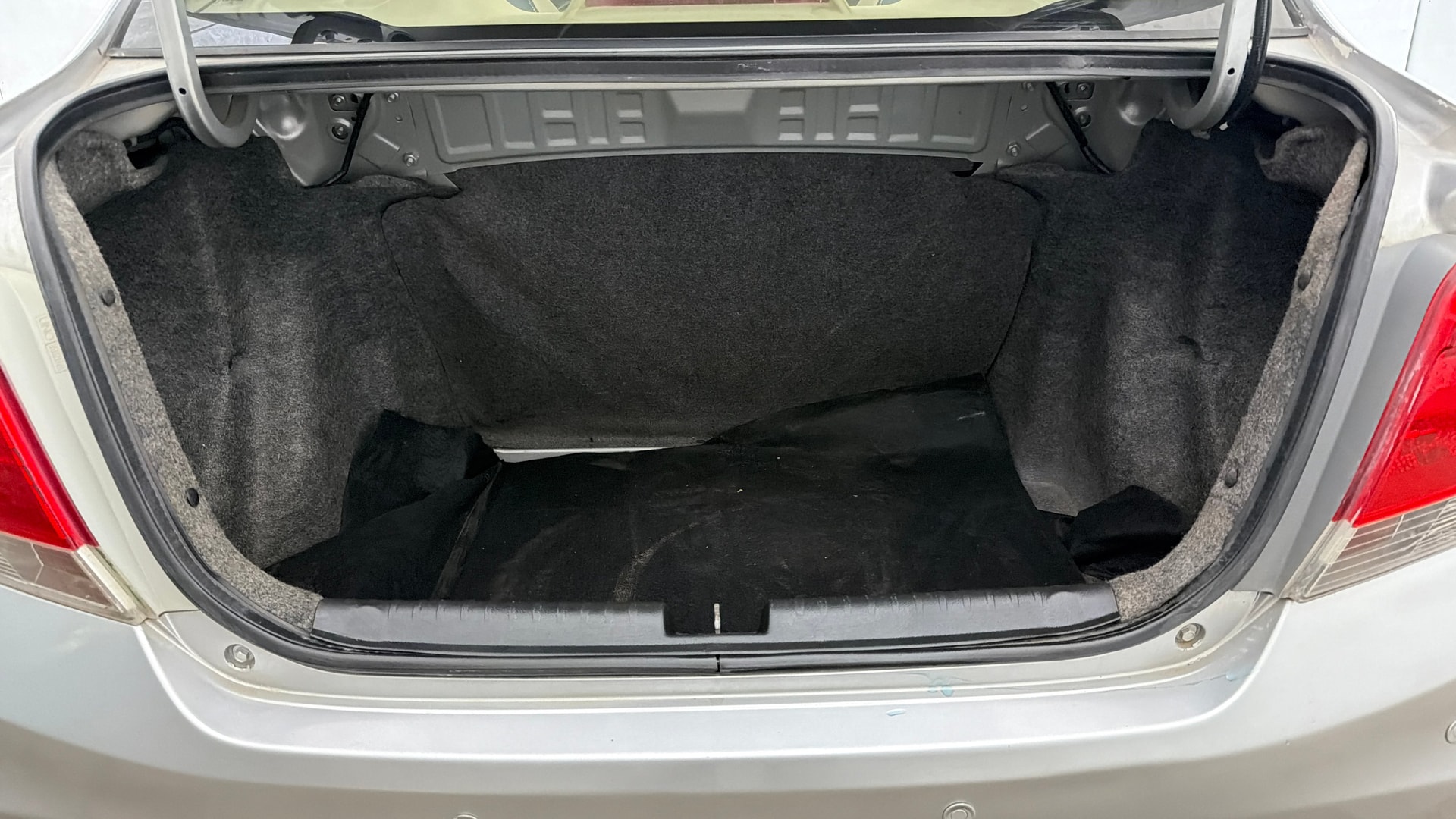 View 2015 Honda Amaze E MT Petrol BS IV Image 10 Used 2015 Honda Amaze E MT Petrol BS IV Image 10