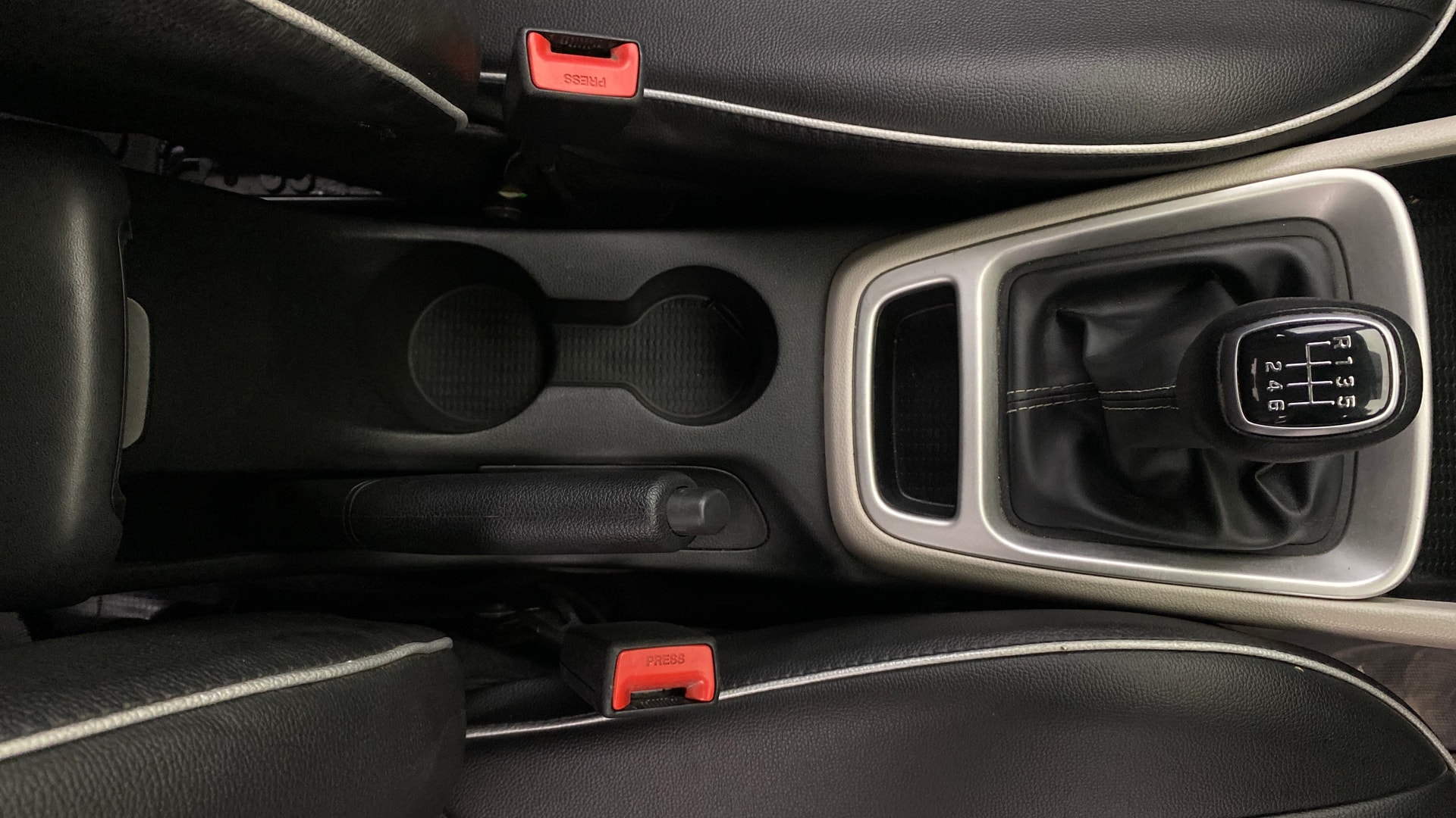 View 2023 Hyundai Venue S (O) 1.0 Turbo Petrol MT Image 39 Used 2023 Hyundai Venue S (O) 1.0 Turbo Petrol MT Image 39