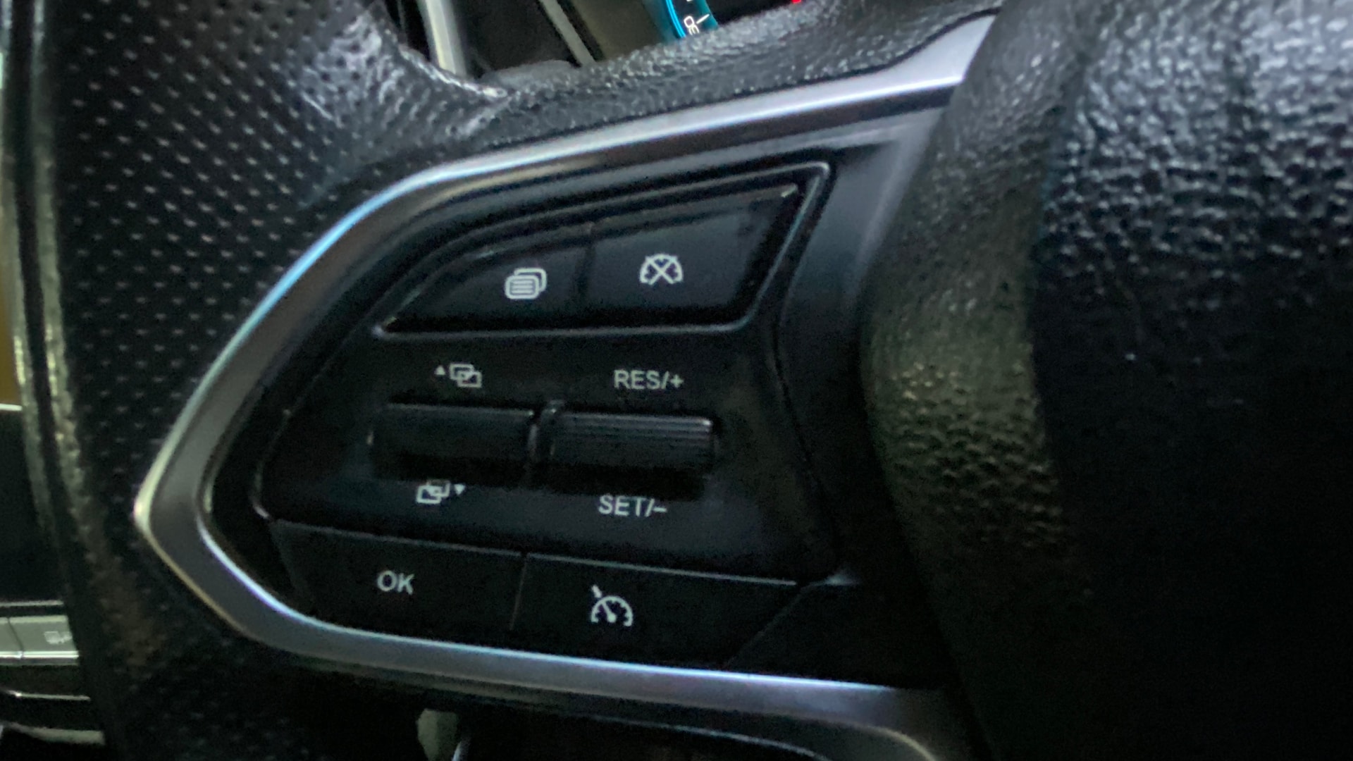 View 2020 MG Hector Sharp DCT Petrol Dual Tone Image 3 Used 2020 MG Hector Sharp DCT Petrol Dual Tone Image 3