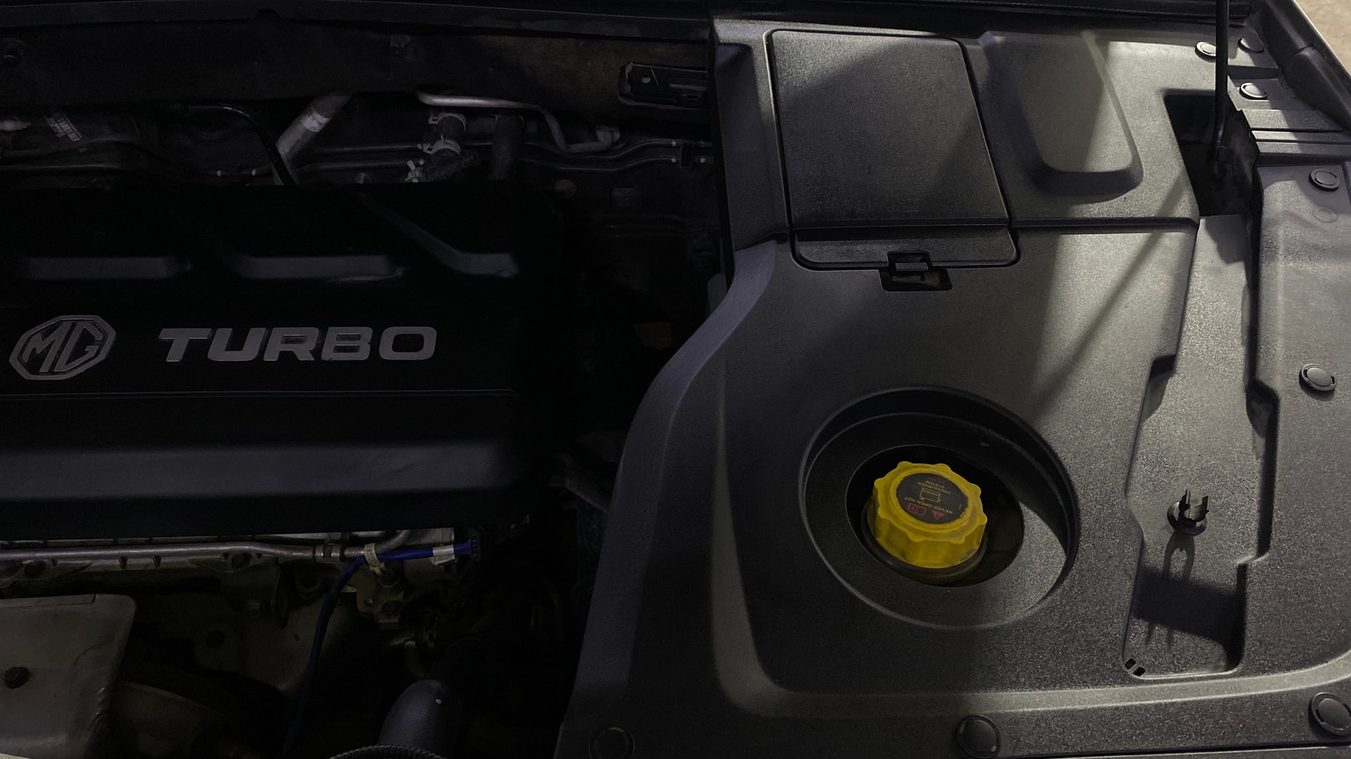 View 2020 MG Hector Sharp DCT Petrol Dual Tone Image 31 Used 2020 MG Hector Sharp DCT Petrol Dual Tone Image 31