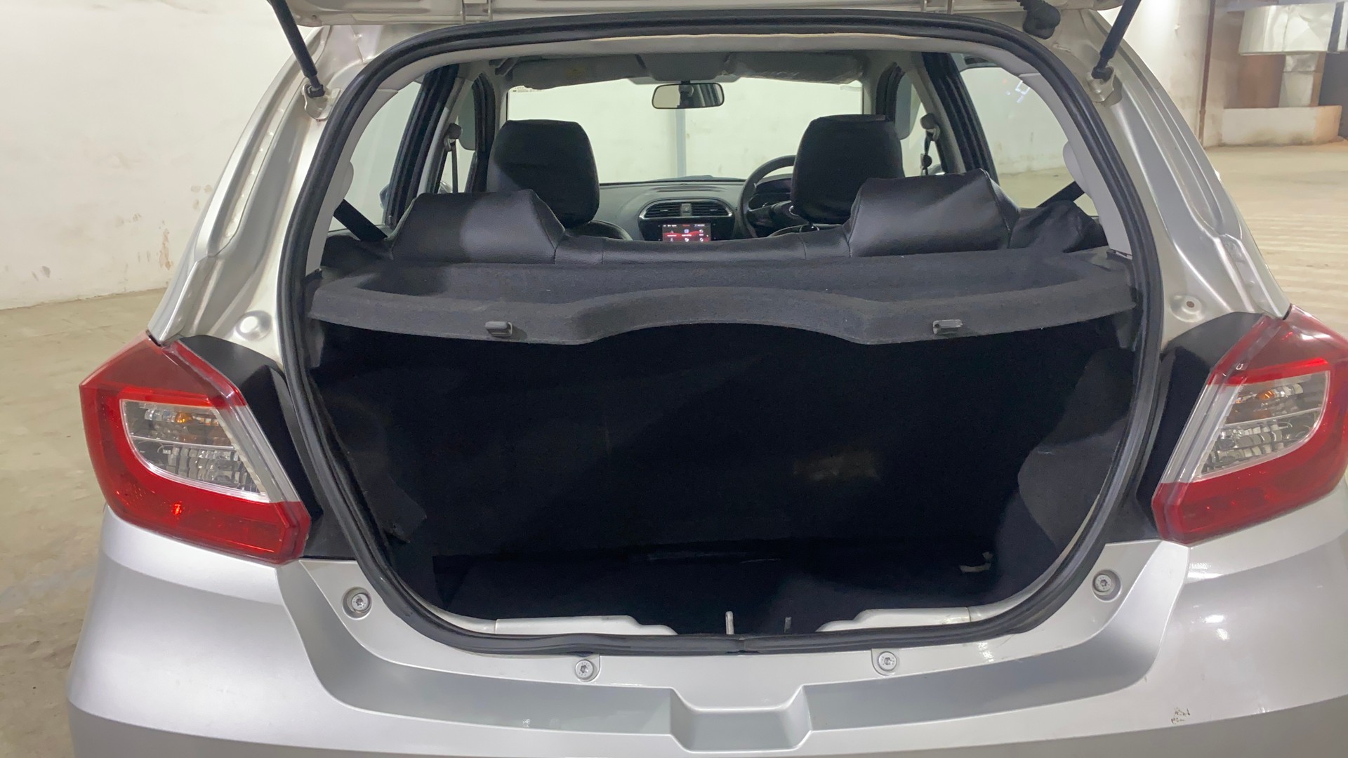 View 2020 Tata Tiago Revotorq XB Image 10 Used 2020 Tata Tiago Revotorq XB Image 10
