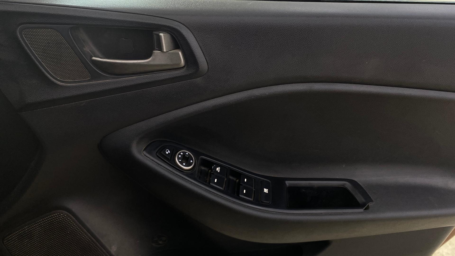 यूज़्ड 2015 ह्युंडई आई20 एक्टिव, Mumbai 36 यूज़्ड 2015 ह्युंडई आई20 एक्टिव, Mumbai 36