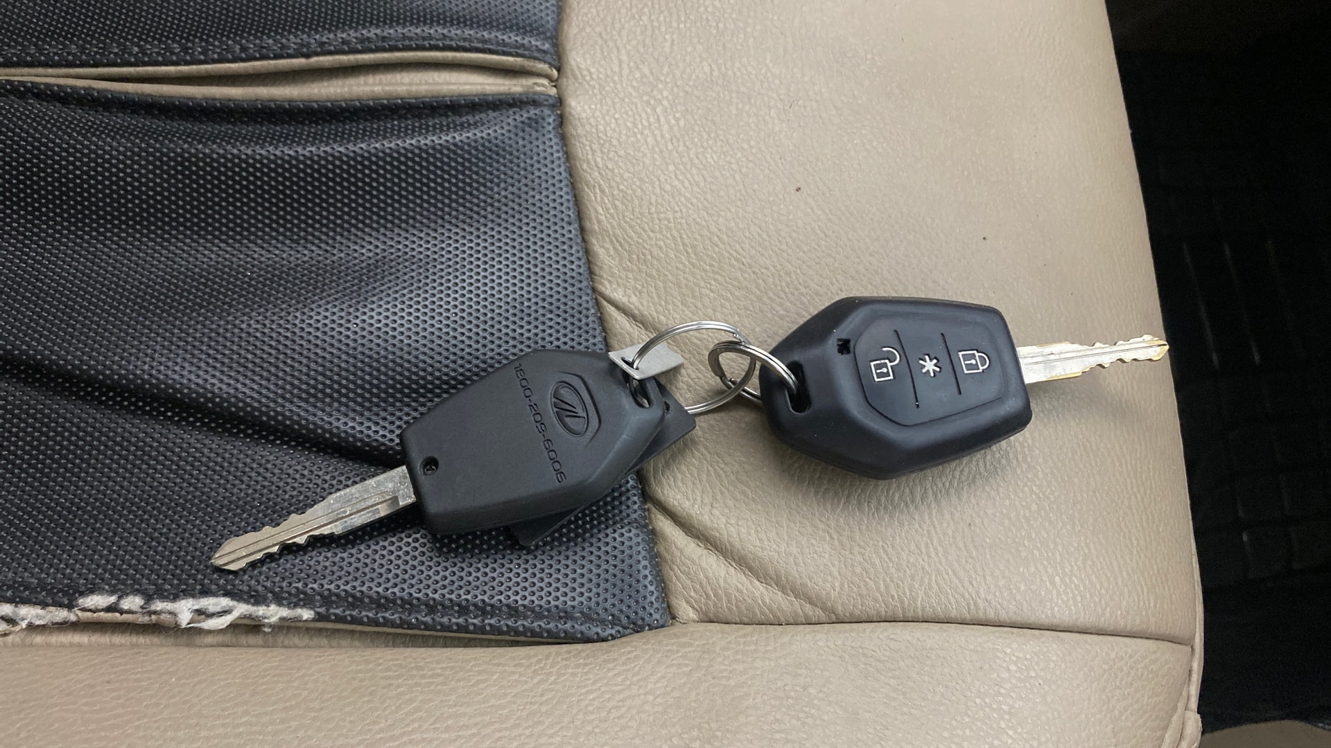 View 2018 Mahindra TUV300 T8 Image 19 Used 2018 Mahindra TUV300 T8 Image 19