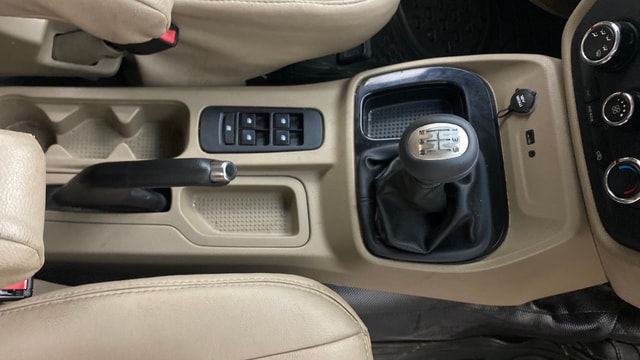 View Mahindra TUV300 Image 41 Used Mahindra TUV300 Image 41