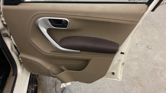 View Mahindra TUV300 Image 39 Used Mahindra TUV300 Image 39