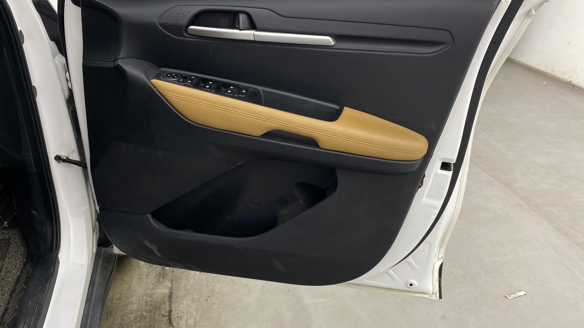 View 2024 Kia Sonet HTE Petrol Image 35 Used 2024 Kia Sonet HTE Petrol Image 35