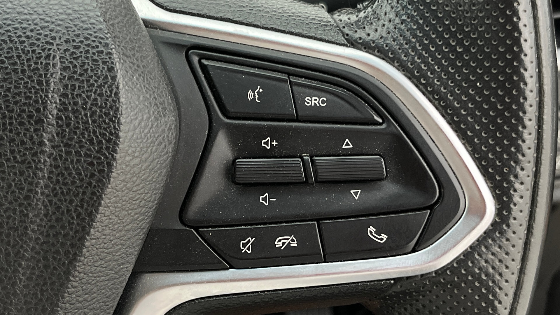 View 2022 MG Hector Plus Sharp CVT Petrol Image 3 Used 2022 MG Hector Plus Sharp CVT Petrol Image 3