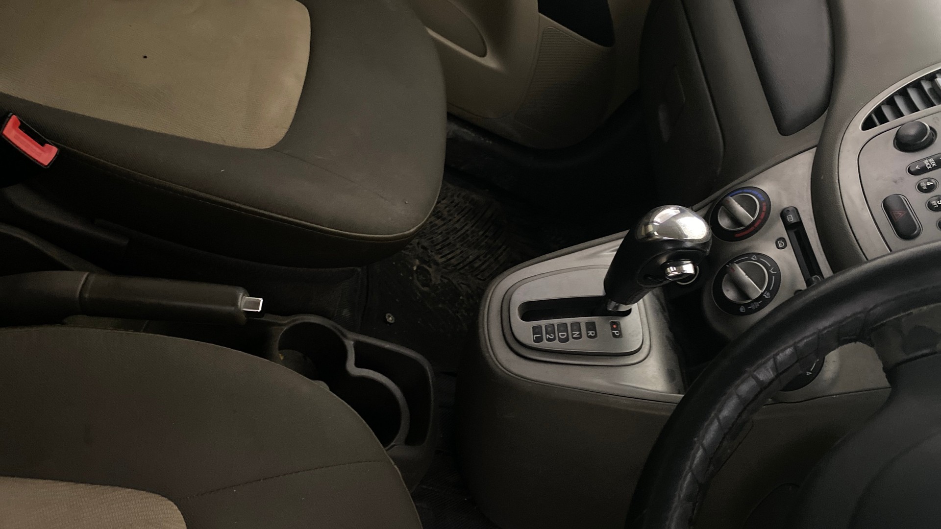 View 2013 Hyundai i10 1.2 Sportz AT Image 37 Used 2013 Hyundai i10 1.2 Sportz AT Image 37