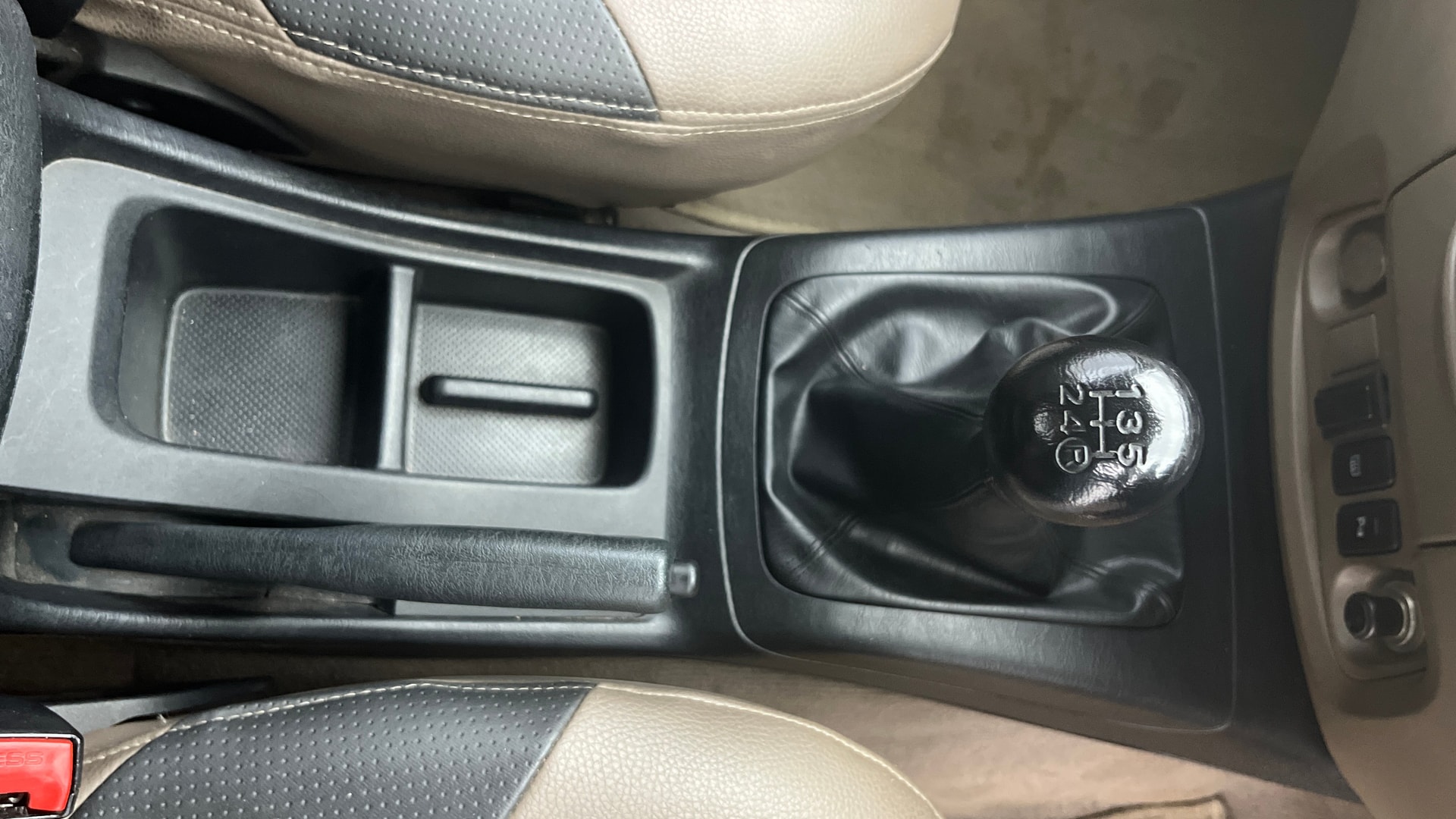 View 2015 Toyota Innova 2.5 GX 7 Seater Diesel Image 39 Used 2015 Toyota Innova 2.5 GX 7 Seater Diesel Image 39