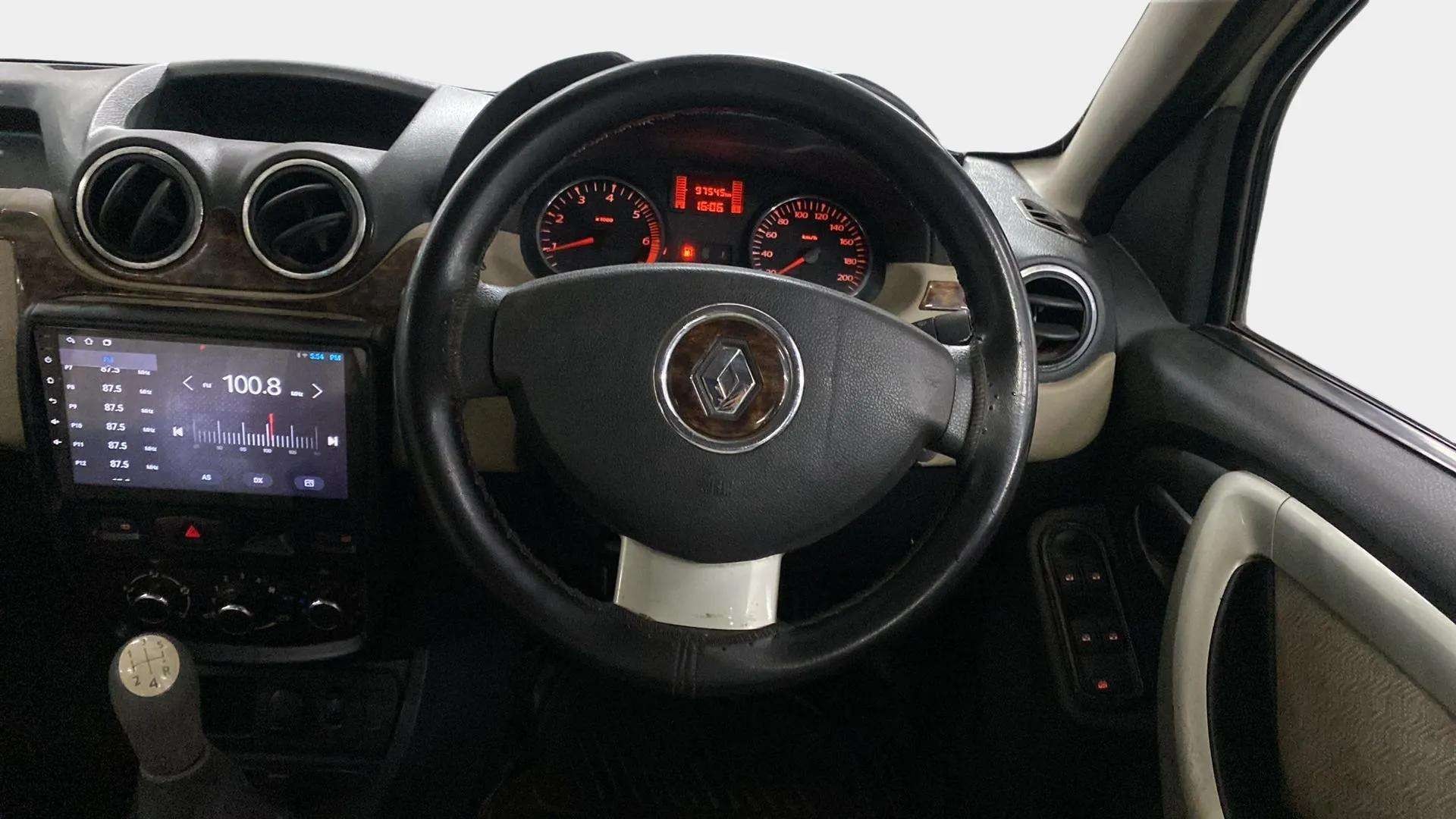 View 2014 Renault Duster 85 PS RxL plus Diesel Image 11 Used 2014 Renault Duster 85 PS RxL plus Diesel Image 11