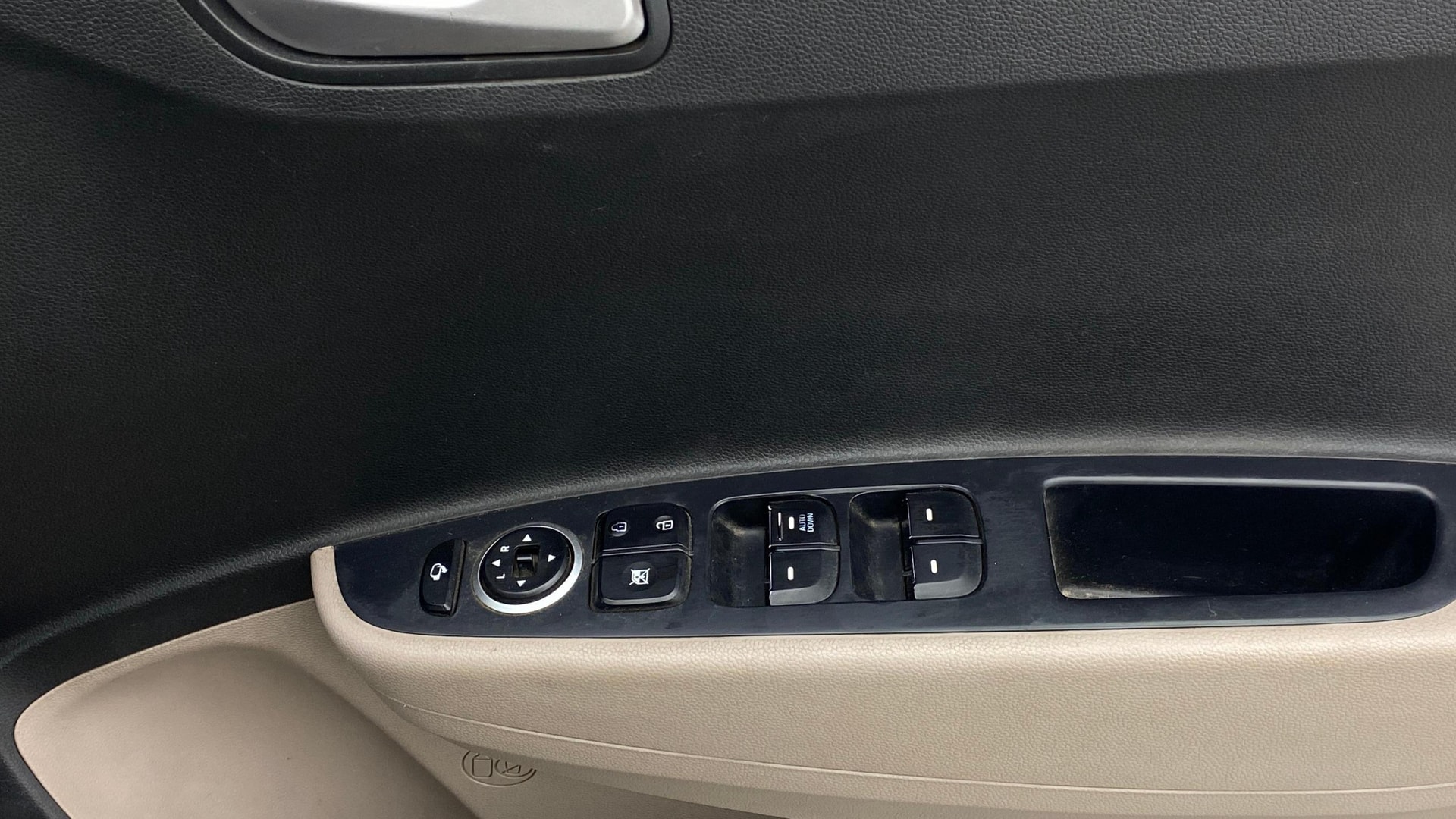 View 2016 Hyundai Grand i10 Sportz 1.2 Kappa Image 32 Used 2016 Hyundai Grand i10 Sportz 1.2 Kappa Image 32